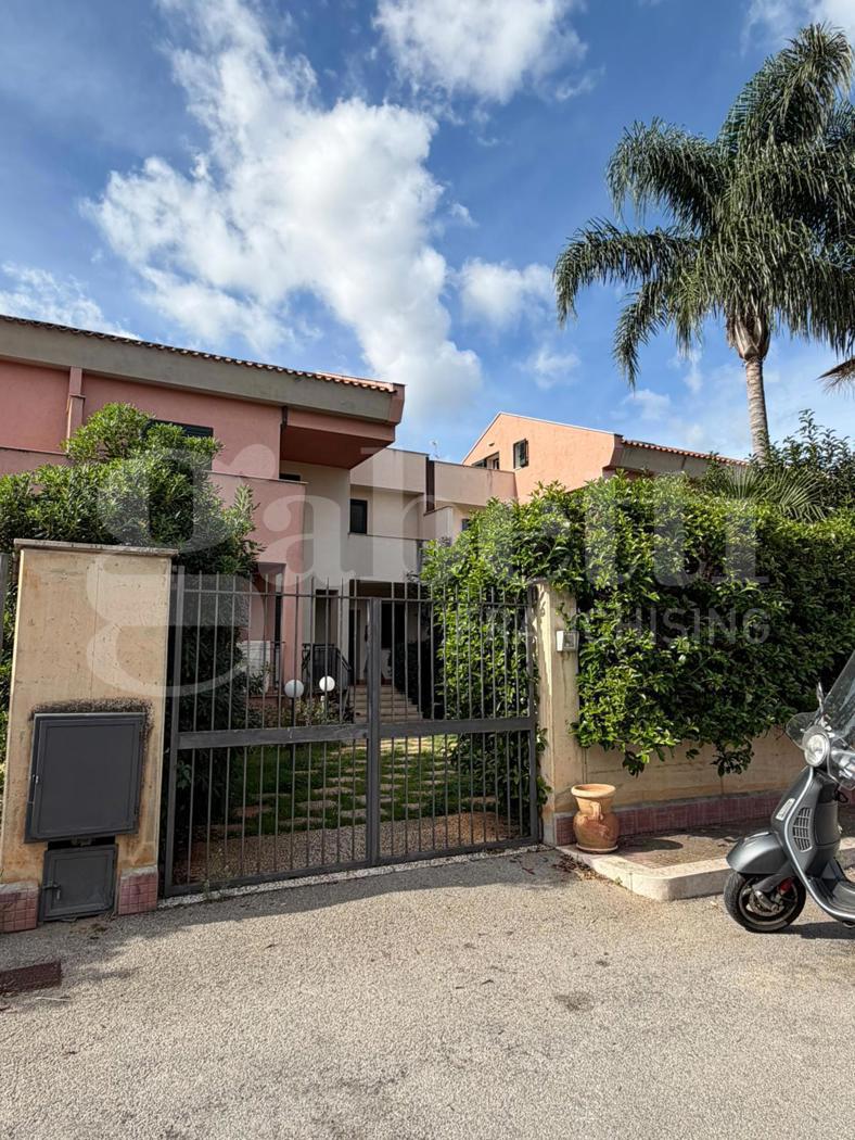 Villa ristrutturata a Palermo