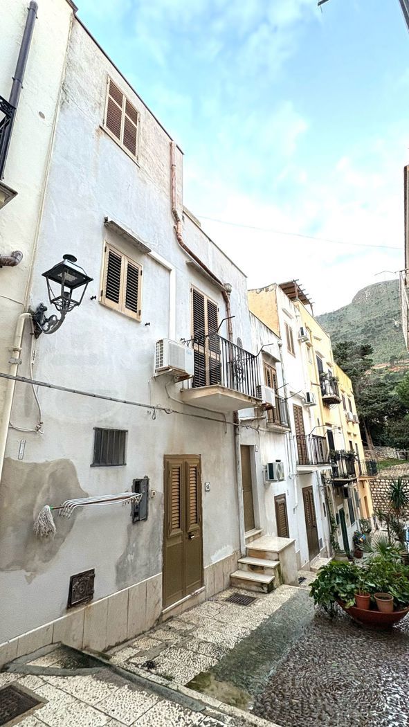 Quadrilocale da ristrutturare a Castellammare del Golfo