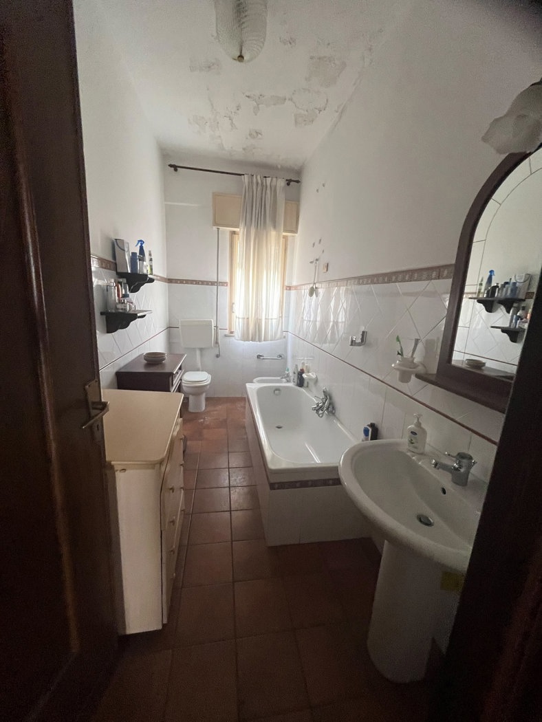 Quadrilocale da ristrutturare a Palermo