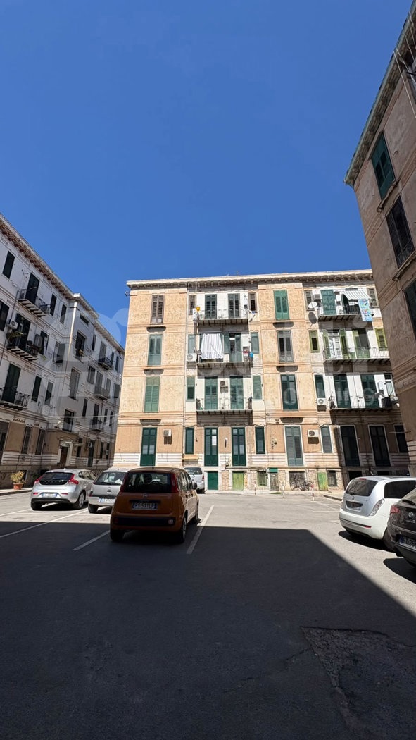 Trilocale arredato in affitto a Palermo
