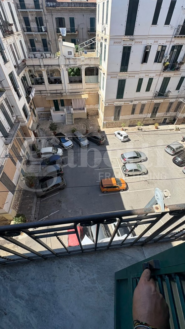 Trilocale arredato in affitto a Palermo