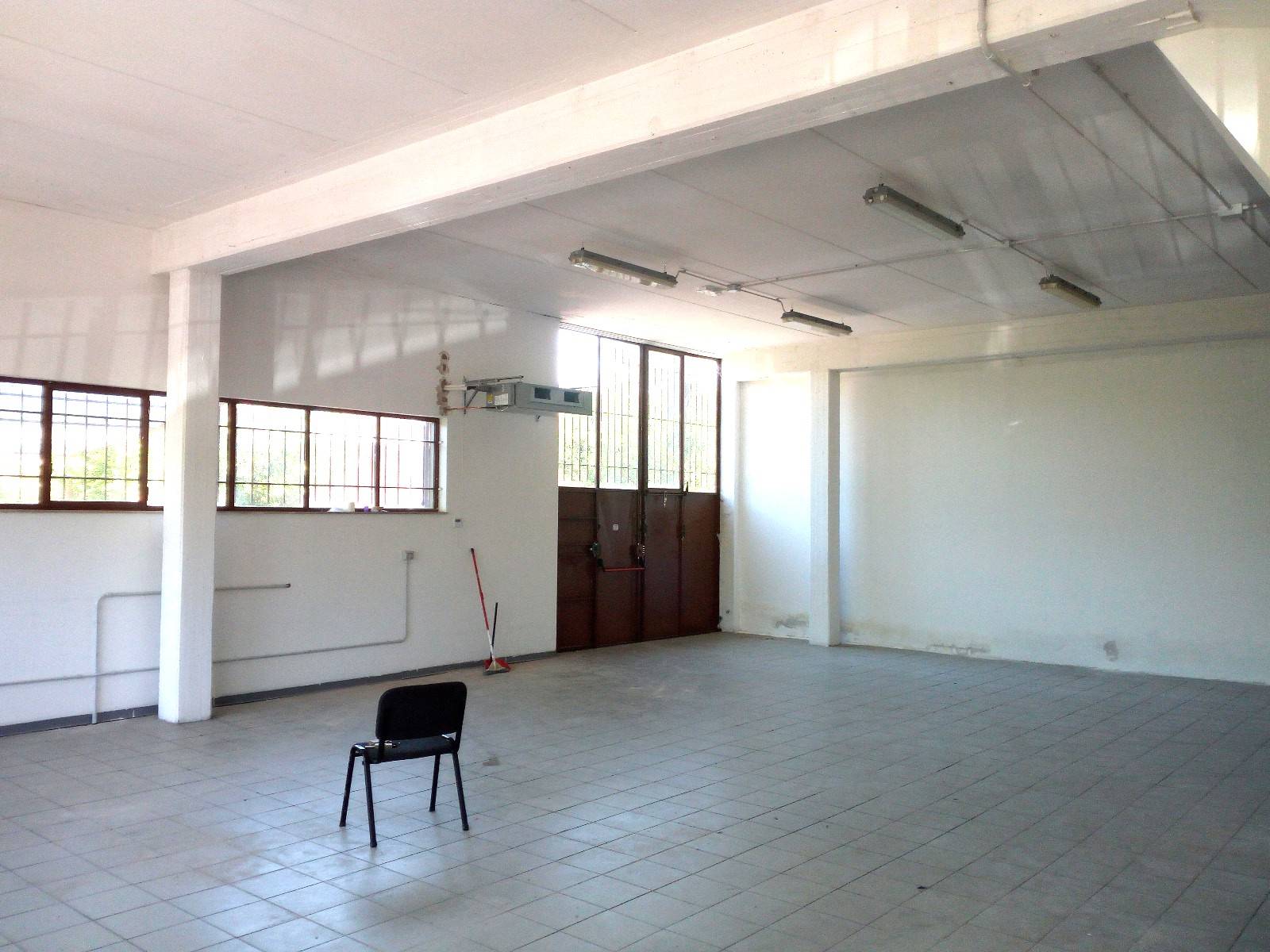 Locale commerciale in affitto a Scandicci, Casellina