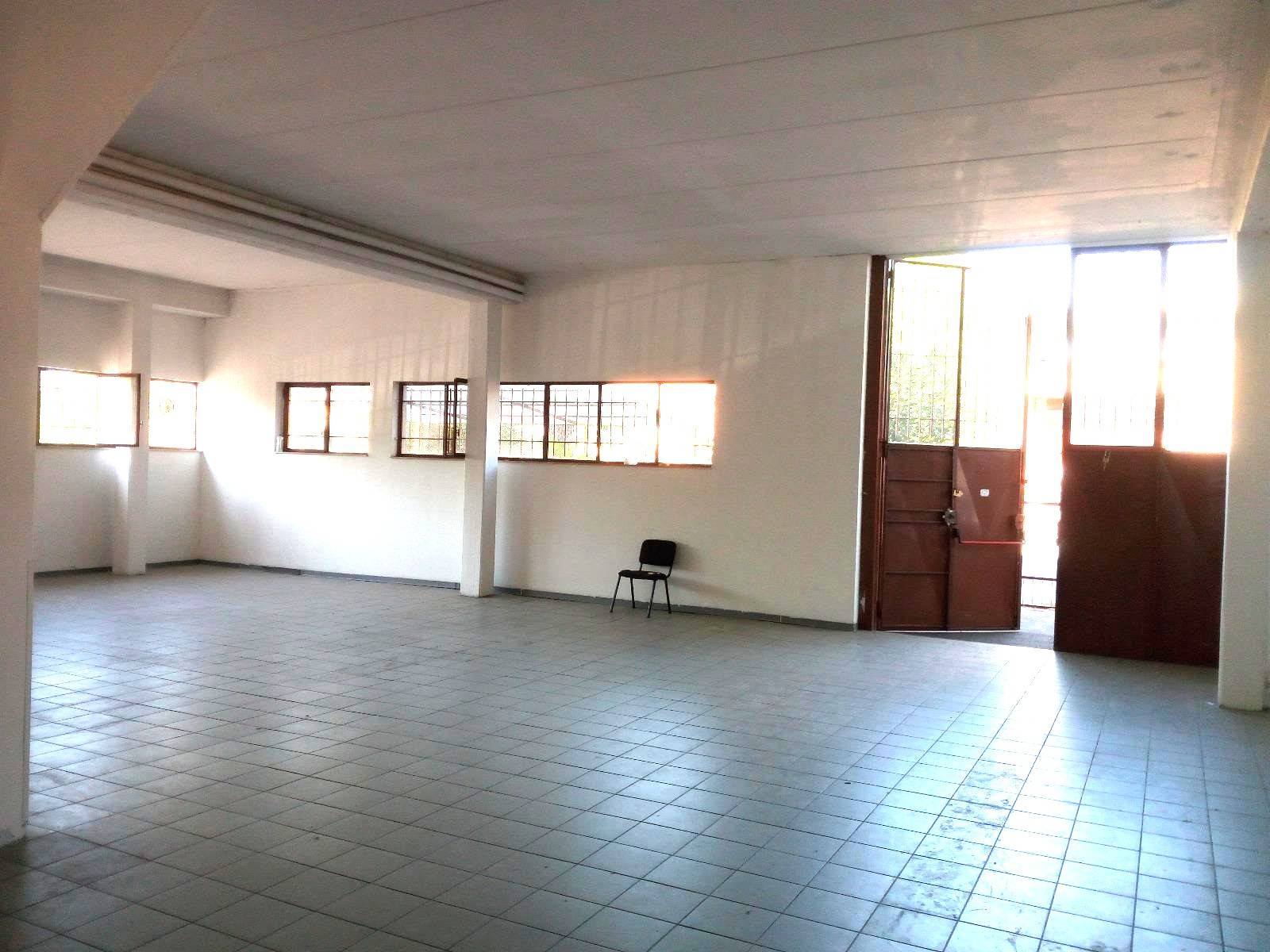 Locale commerciale in affitto a Scandicci, Casellina