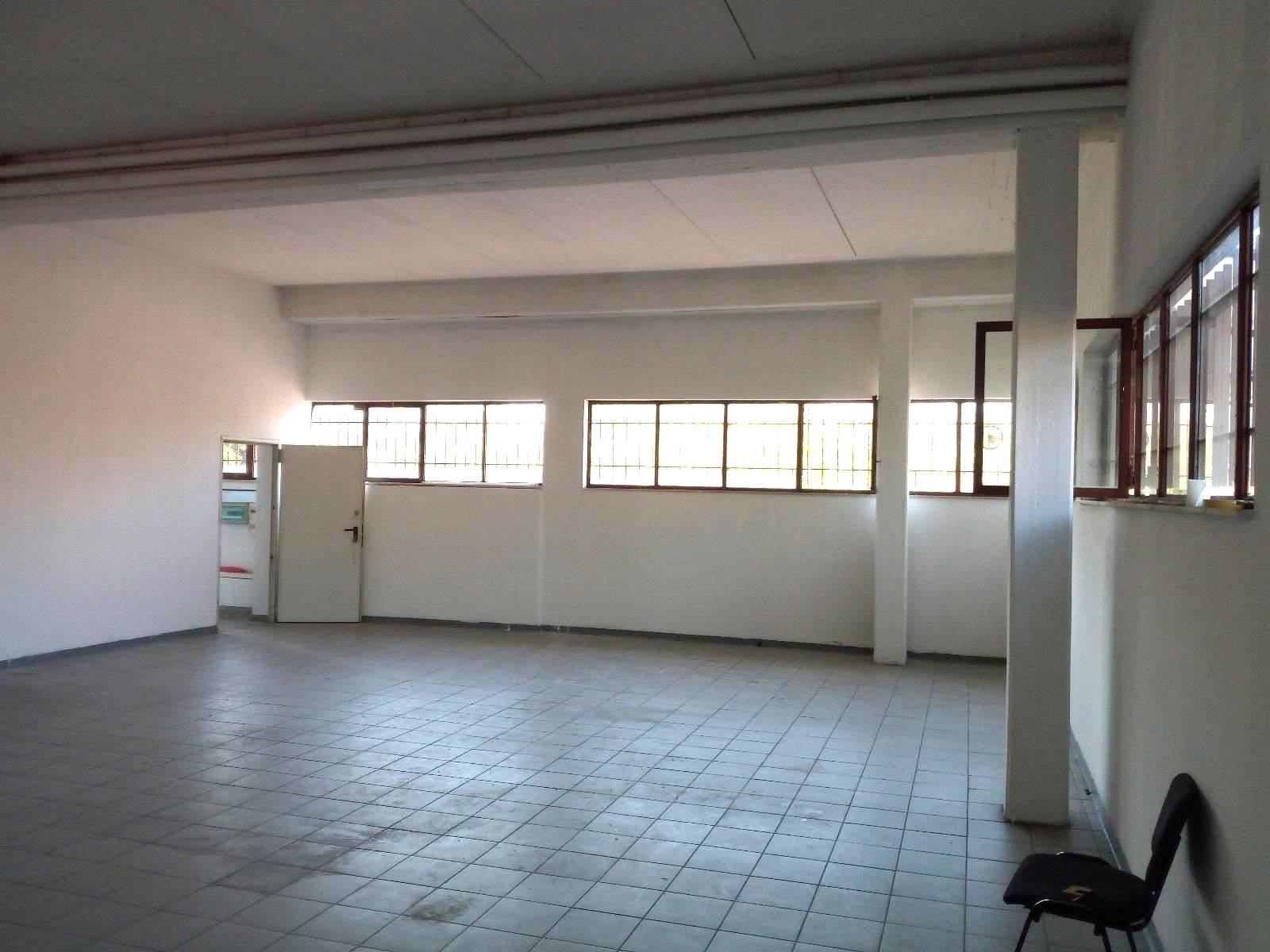 Locale commerciale in affitto a Scandicci, Casellina