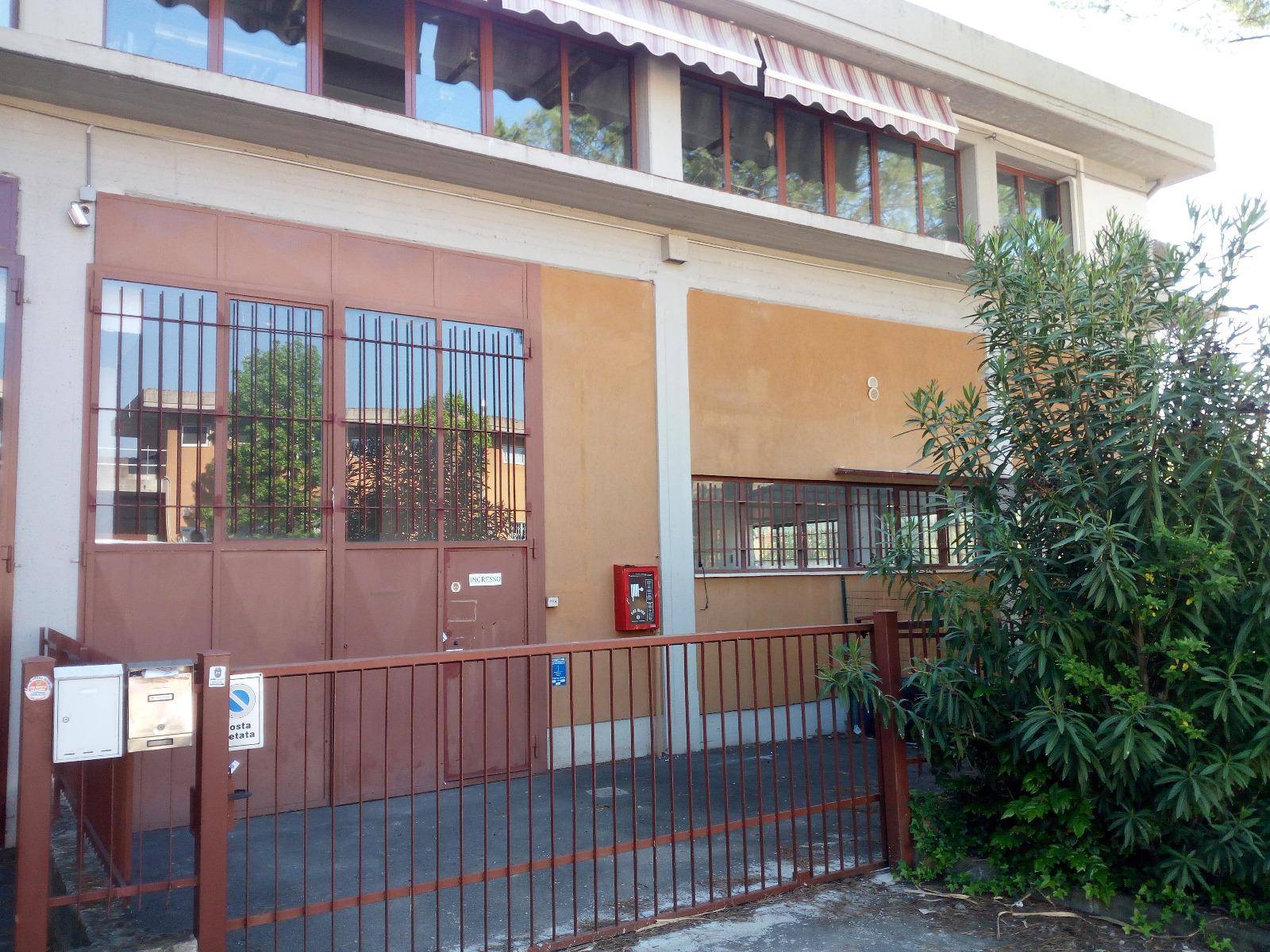 Locale commerciale in affitto a Scandicci, Casellina