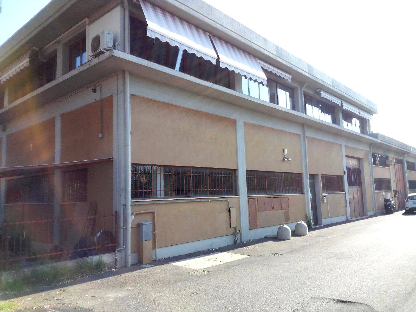 Locale commerciale in affitto a Scandicci, Casellina