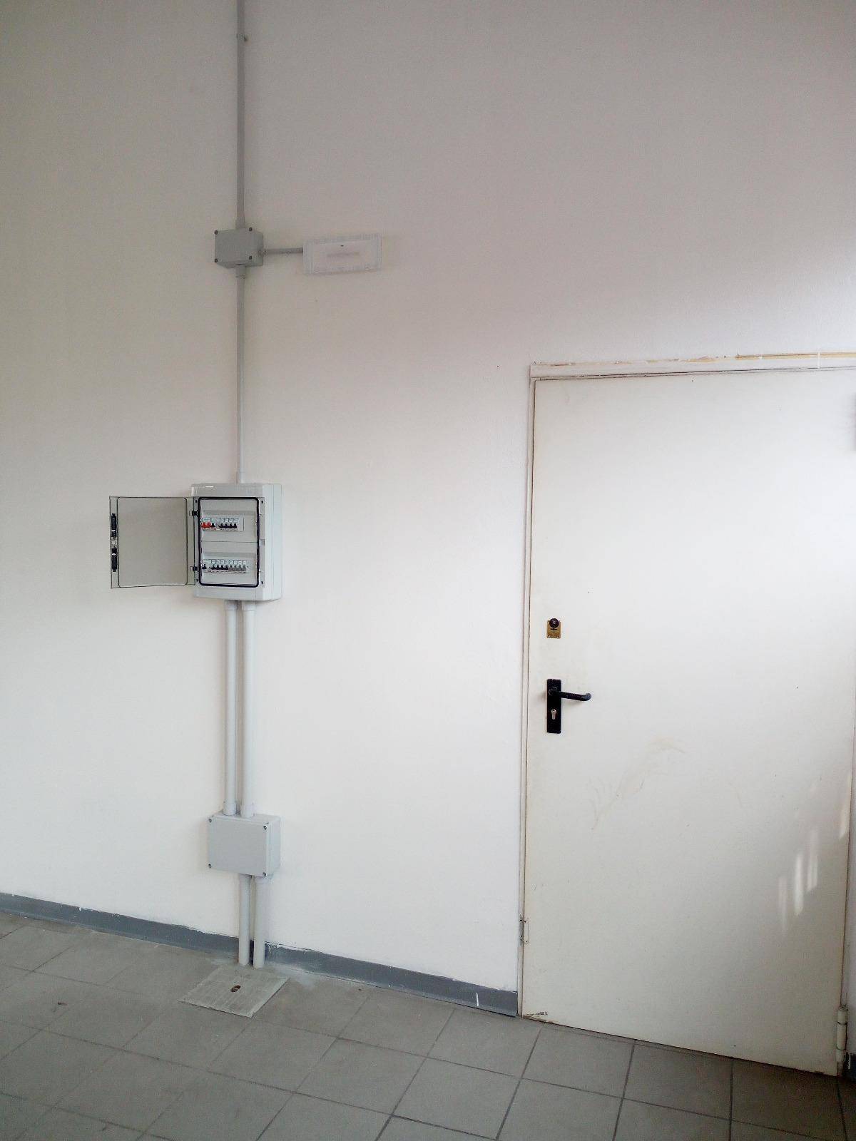 Locale commerciale in affitto a Scandicci, Casellina