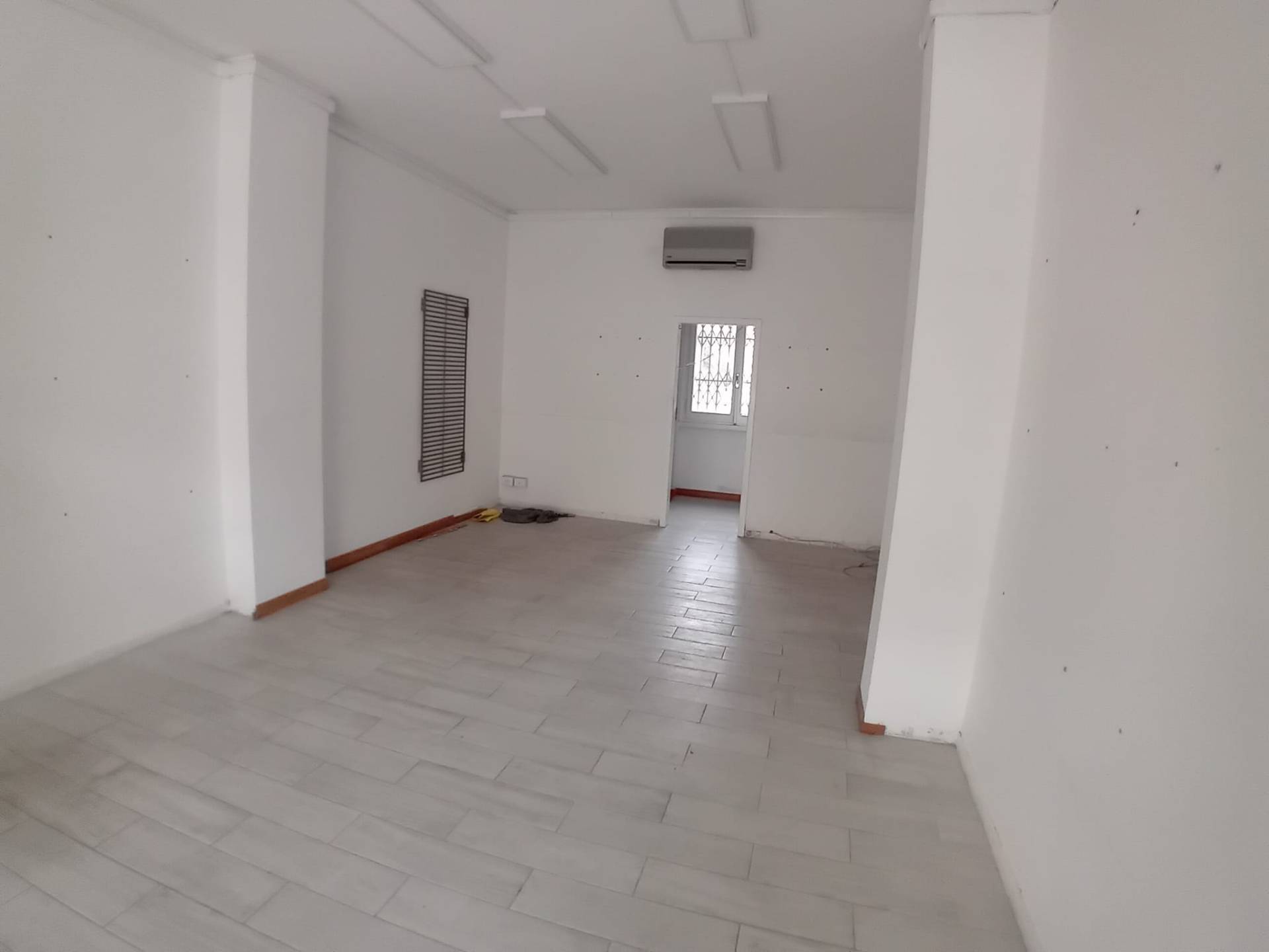 Locale commerciale in affitto a Firenze, Soffiano