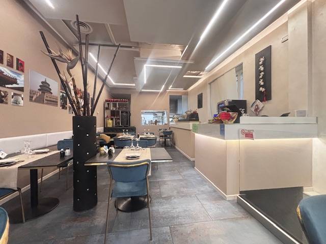 Locale commerciale in vendita a Varese, Biumo Inferiore