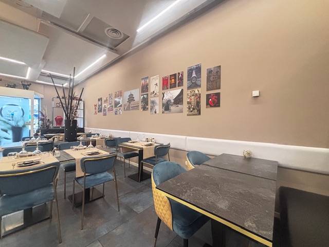 Locale commerciale in vendita a Varese, Biumo Inferiore