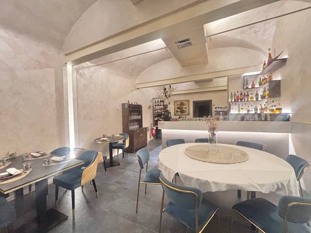 Locale commerciale in vendita a Varese, Biumo Inferiore