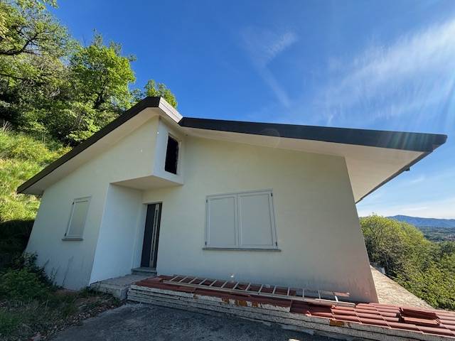 VILLA SINGOLA in vendita a Arcisate