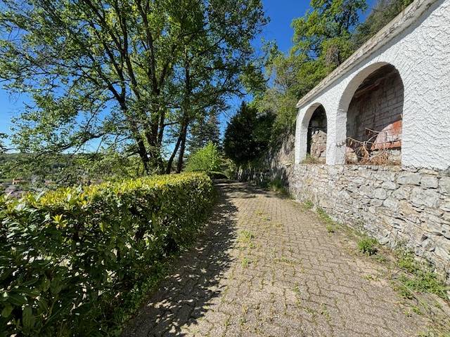 VILLA SINGOLA in vendita a Arcisate