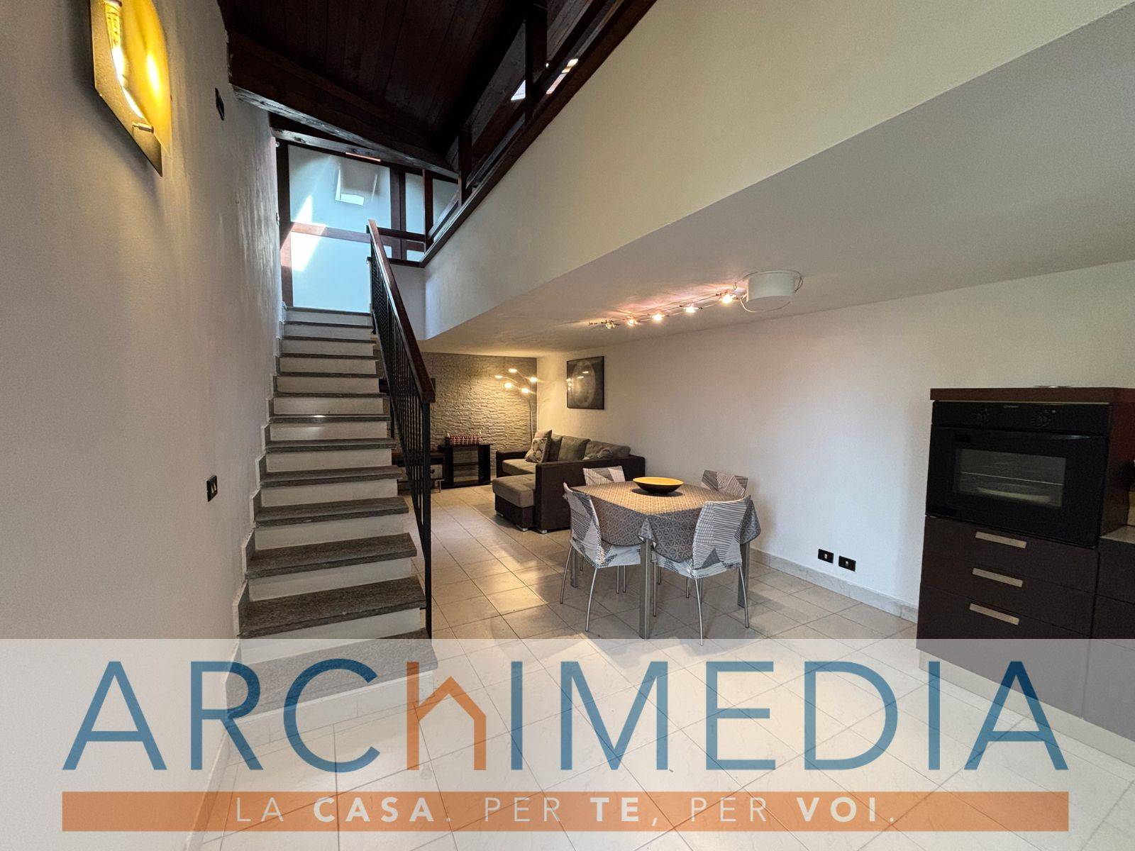 Appartamento in vendita a Azzate, Castello