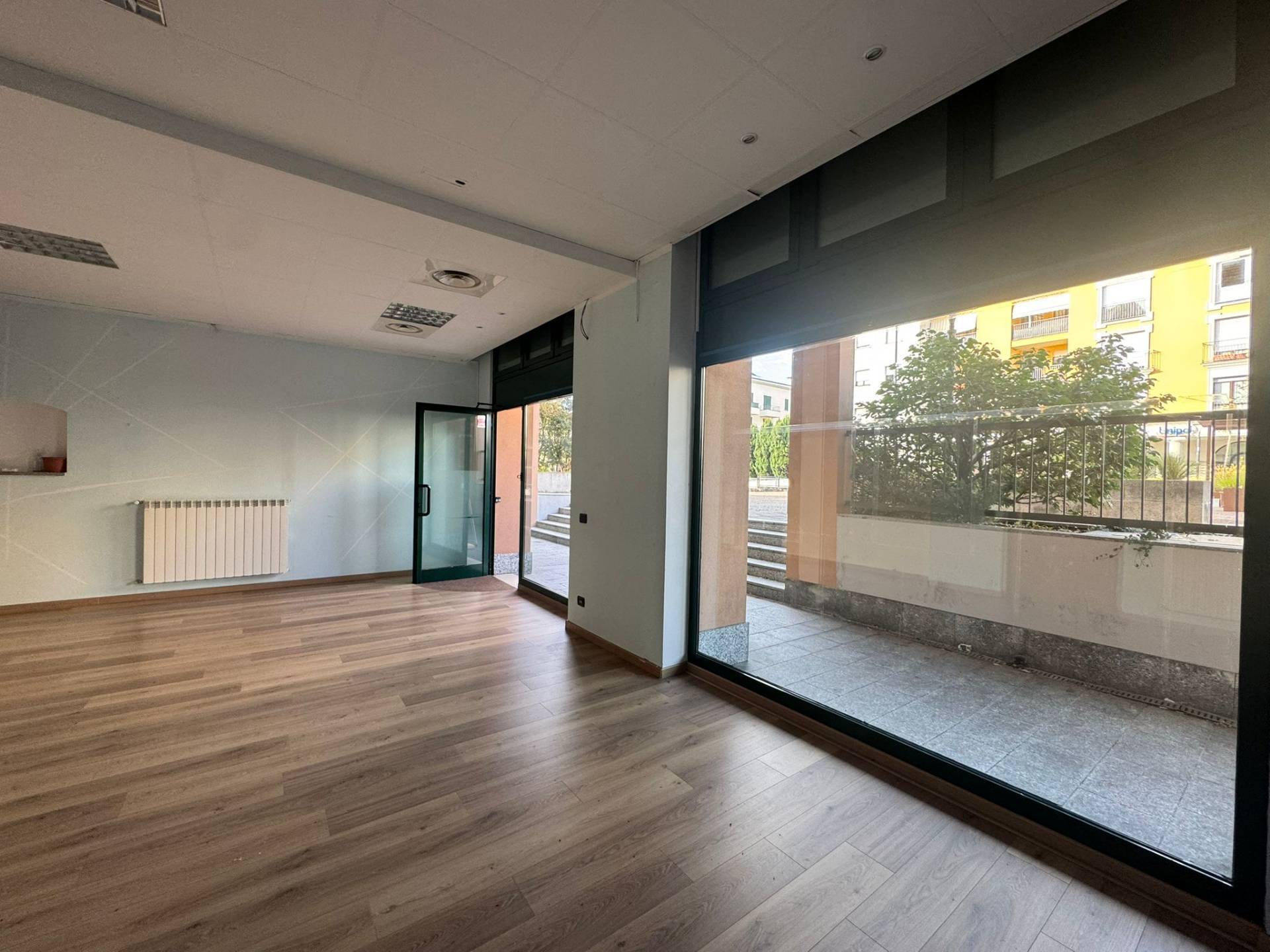 Negozio in vendita a Malnate, Centro