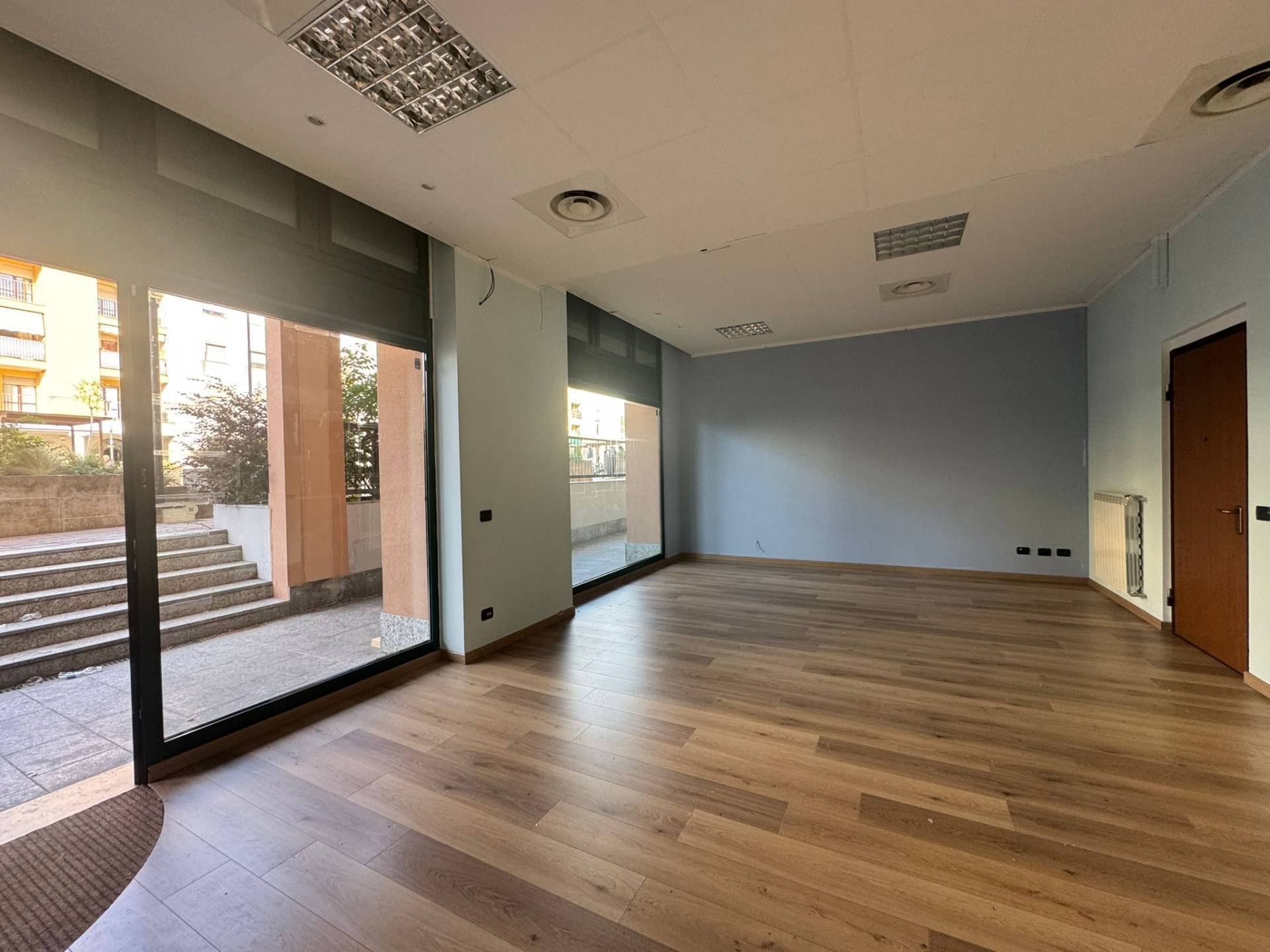 Negozio in vendita a Malnate, Centro