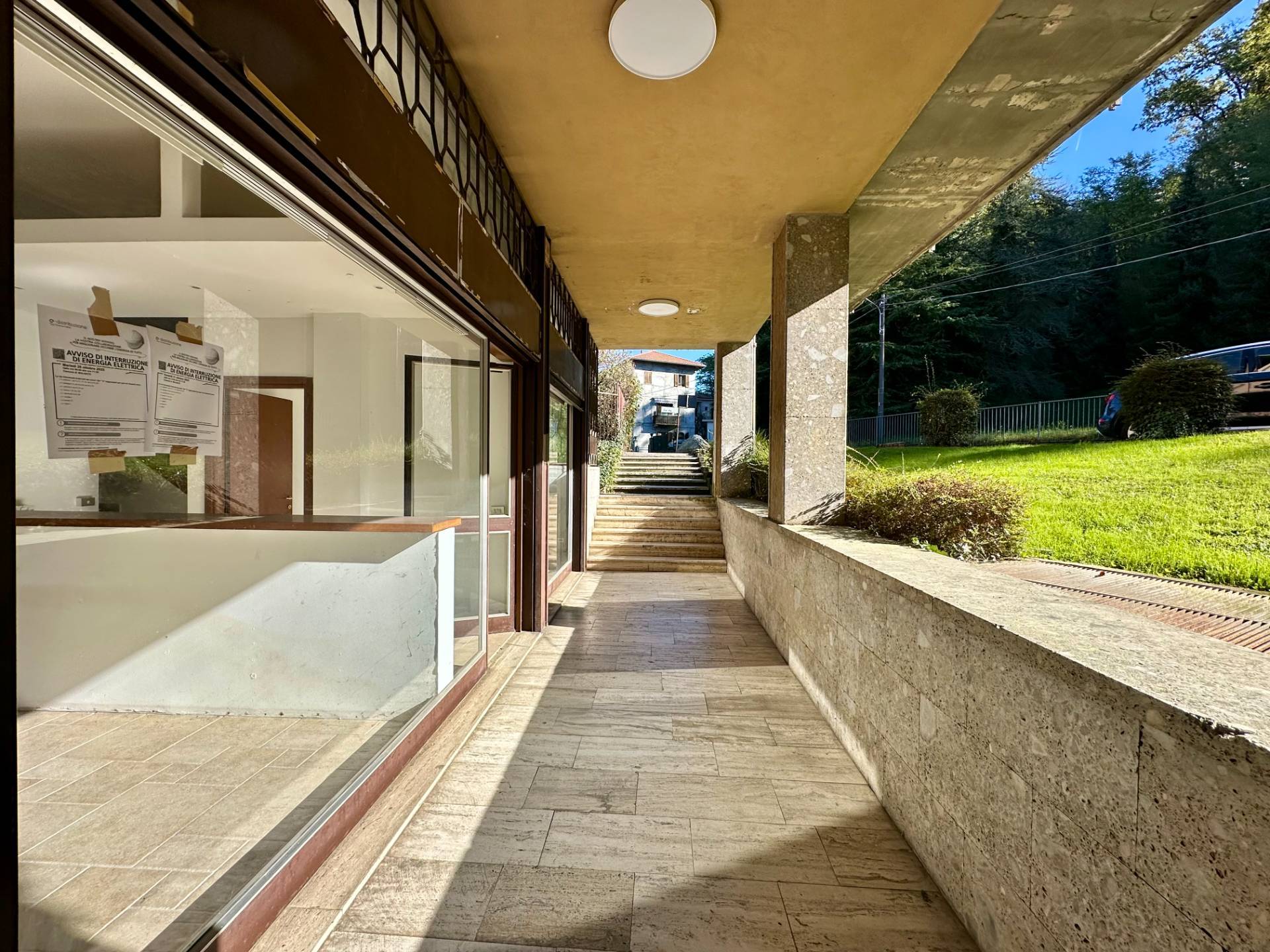 Negozio in vendita a Malnate, Gurone