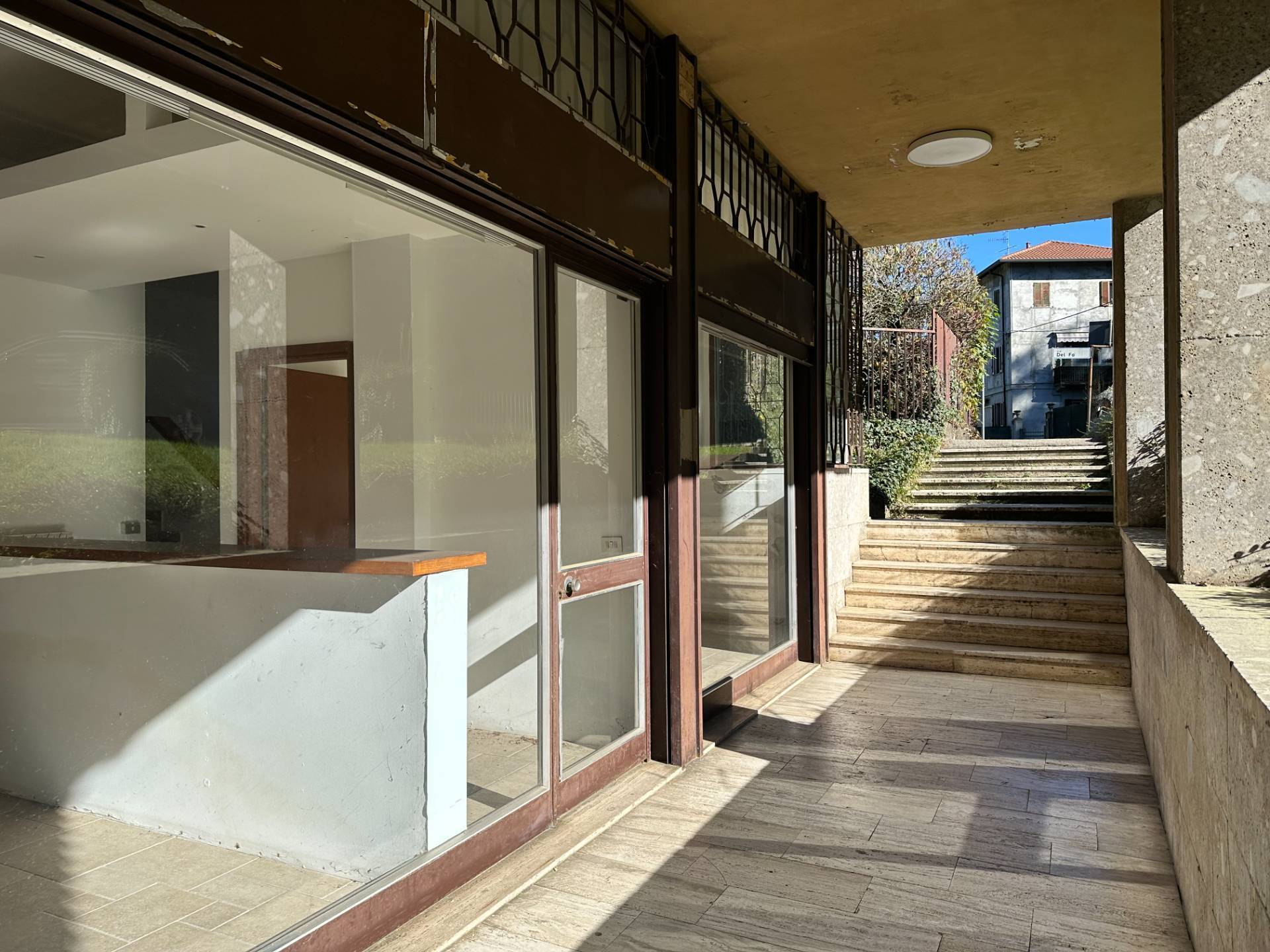 Negozio in vendita a Malnate, Gurone