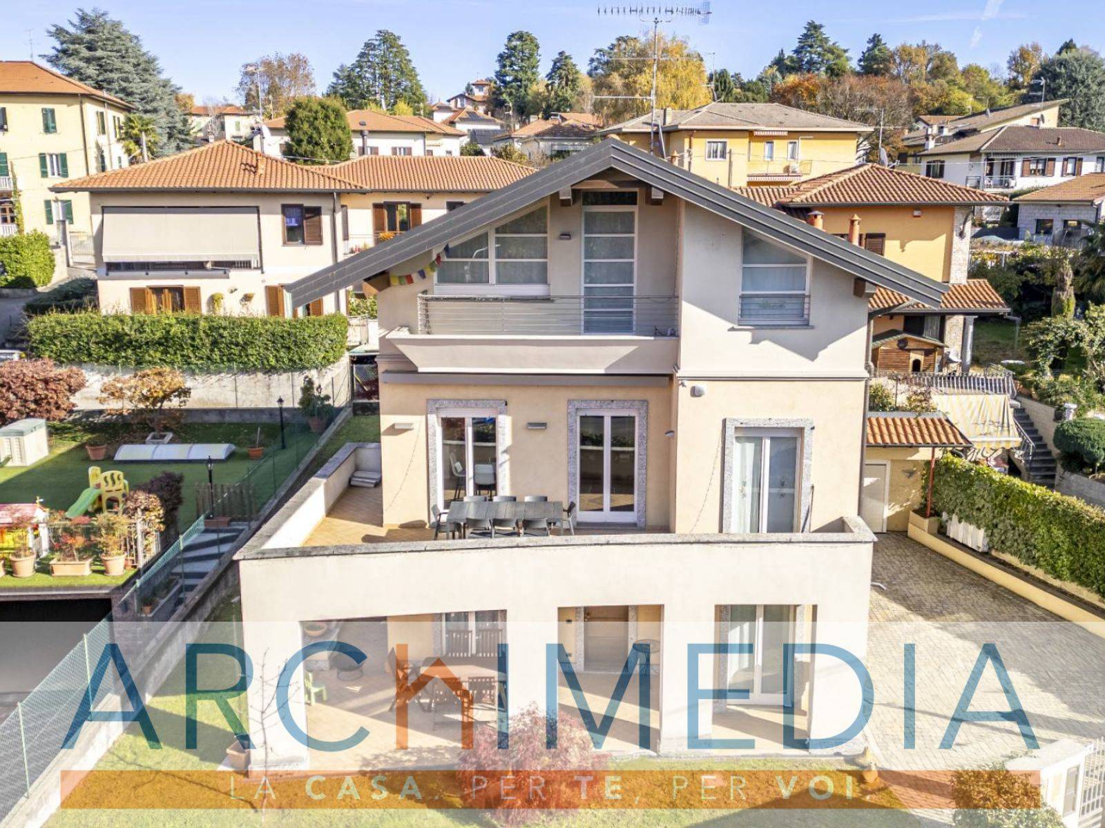 VILLA SINGOLA in vendita a Morazzone