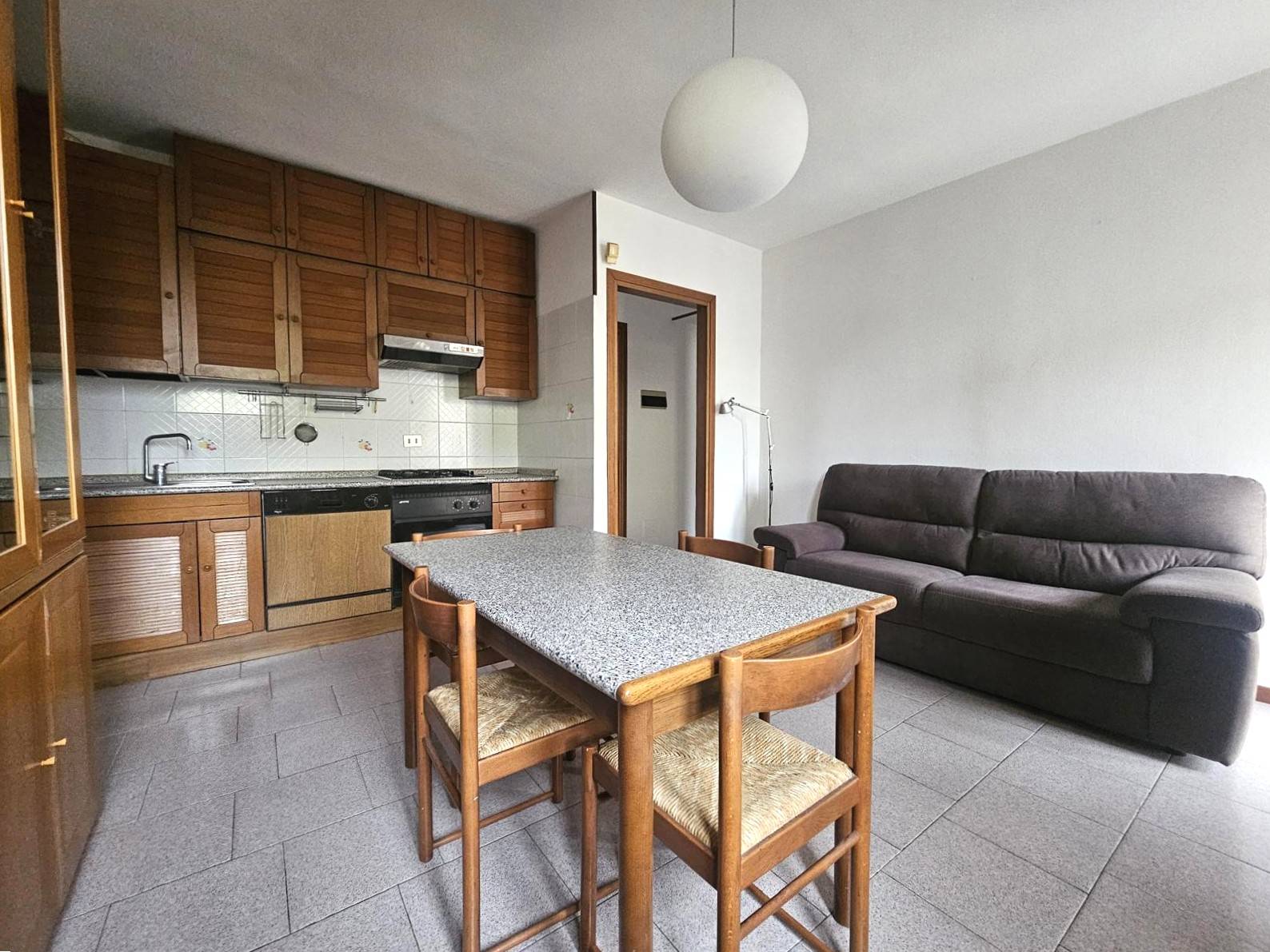 Appartamento in vendita a Malnate, Centro