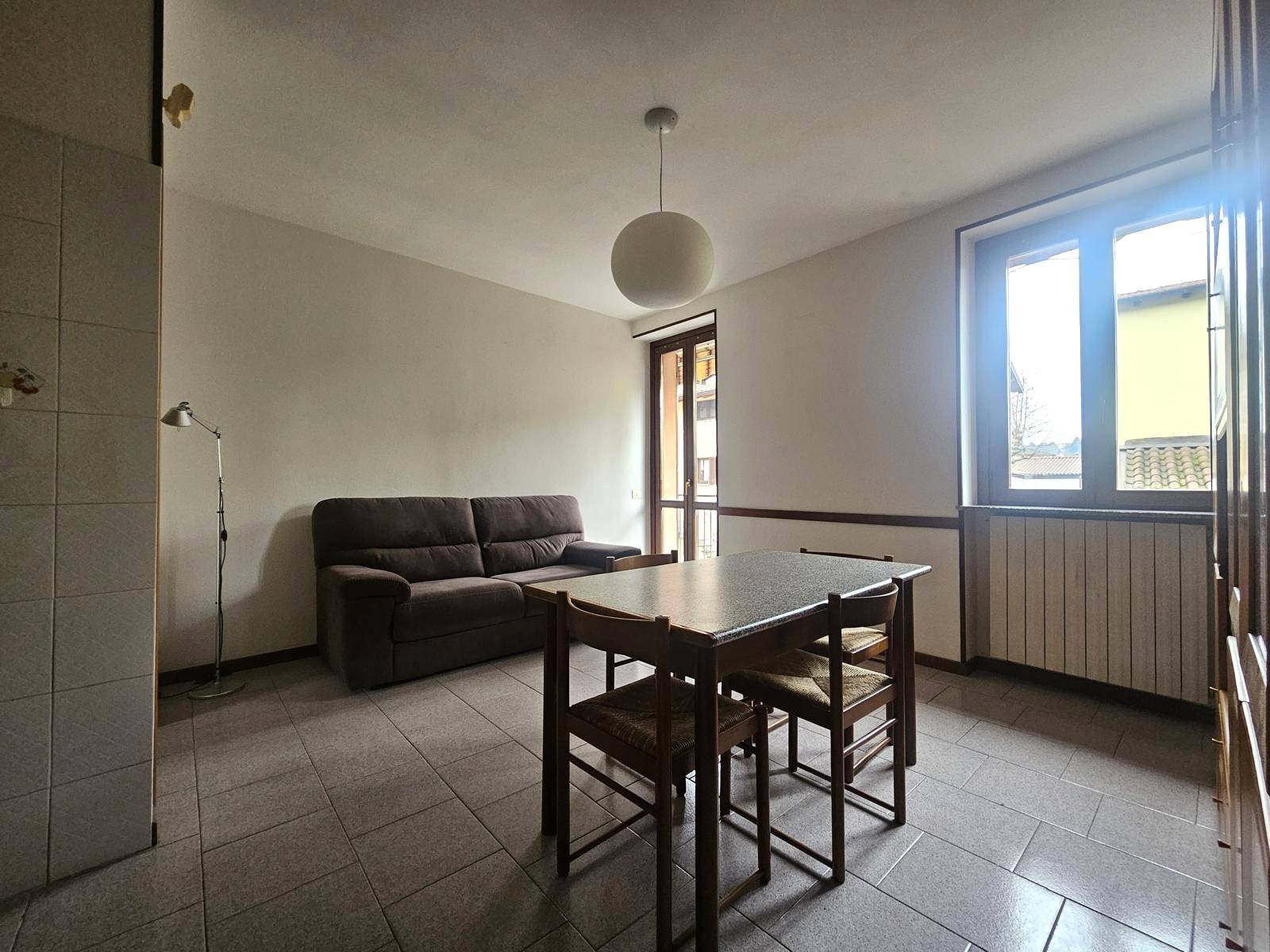 Appartamento in vendita a Malnate, Centro