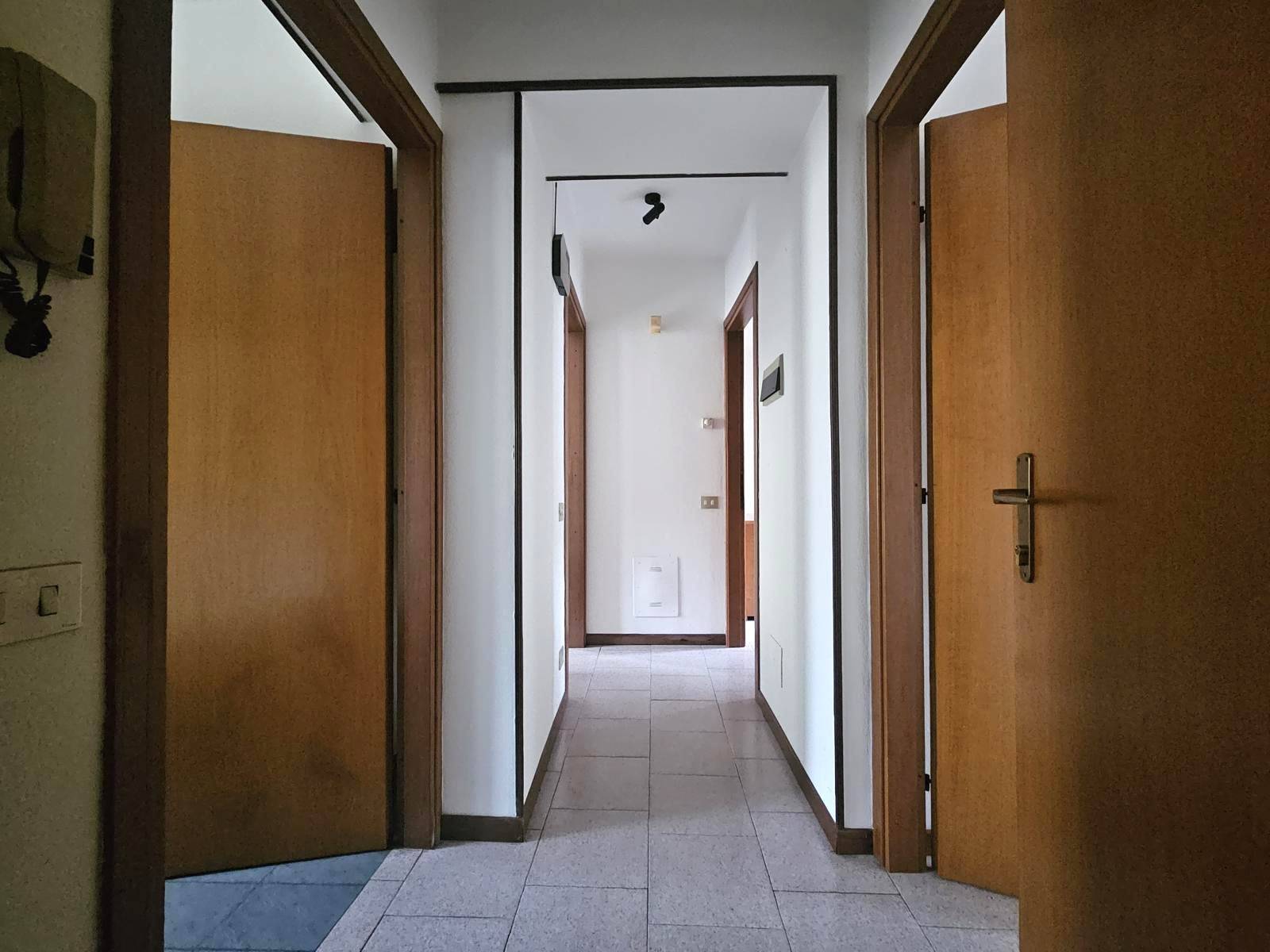 Appartamento in vendita a Malnate, Centro