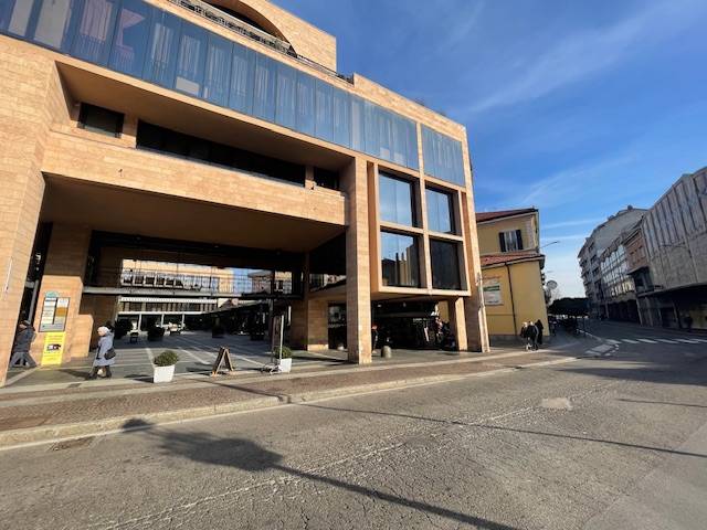 Studio/Ufficio in affitto a Varese, Centro