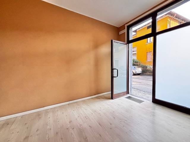 Negozio in affitto a Malnate, Centro