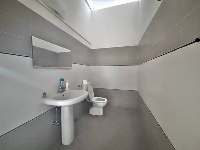 Negozio in affitto a Malnate, Centro