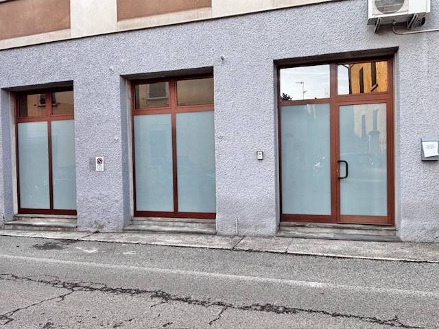 Negozio in affitto a Malnate, Centro