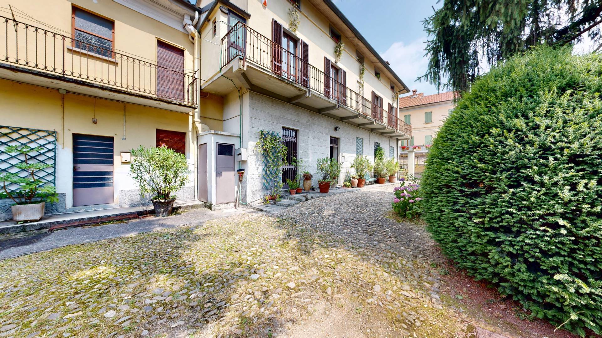 Porzione di casa in vendita a Tradate, Abbiate Guazzone