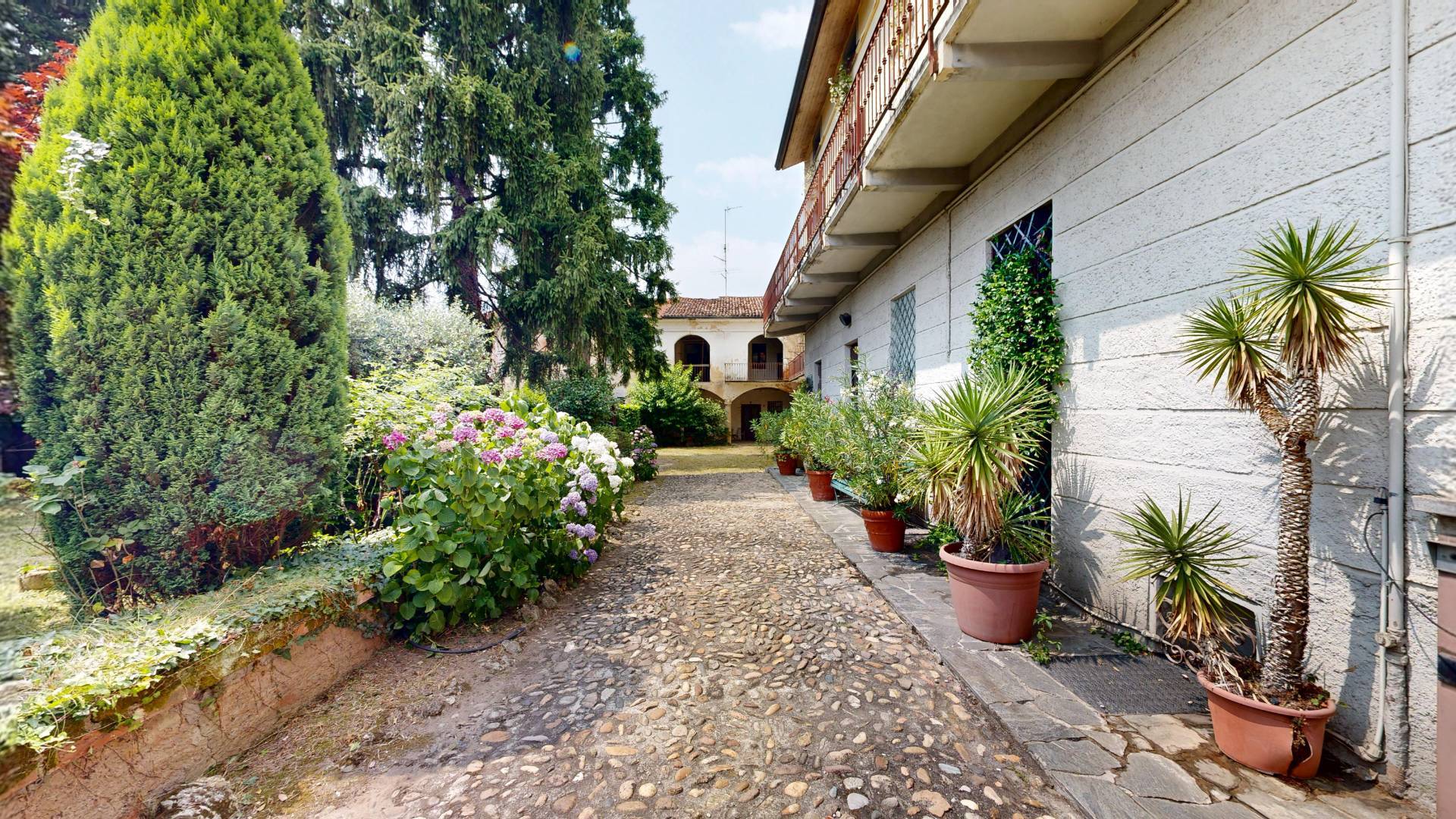 Porzione di casa in vendita a Tradate, Abbiate Guazzone