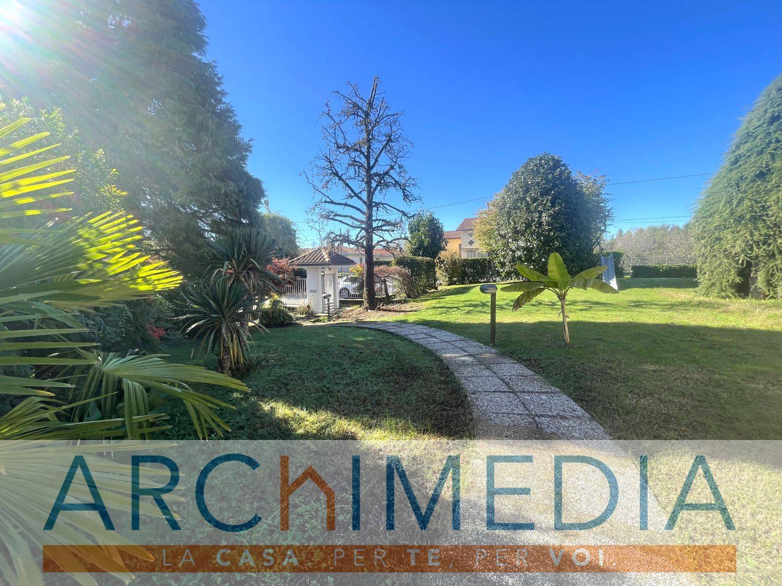 VILLA SINGOLA in vendita a Sumirago