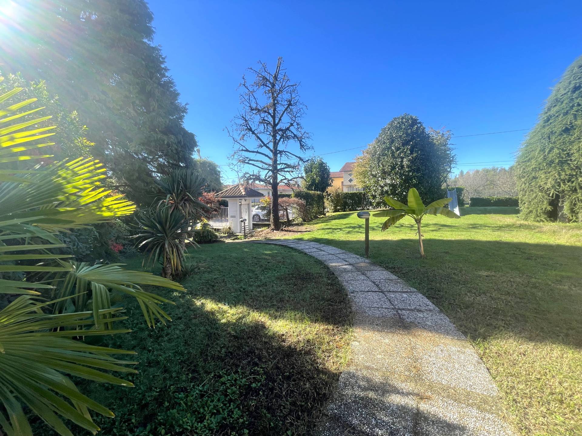 VILLA SINGOLA in vendita a Sumirago