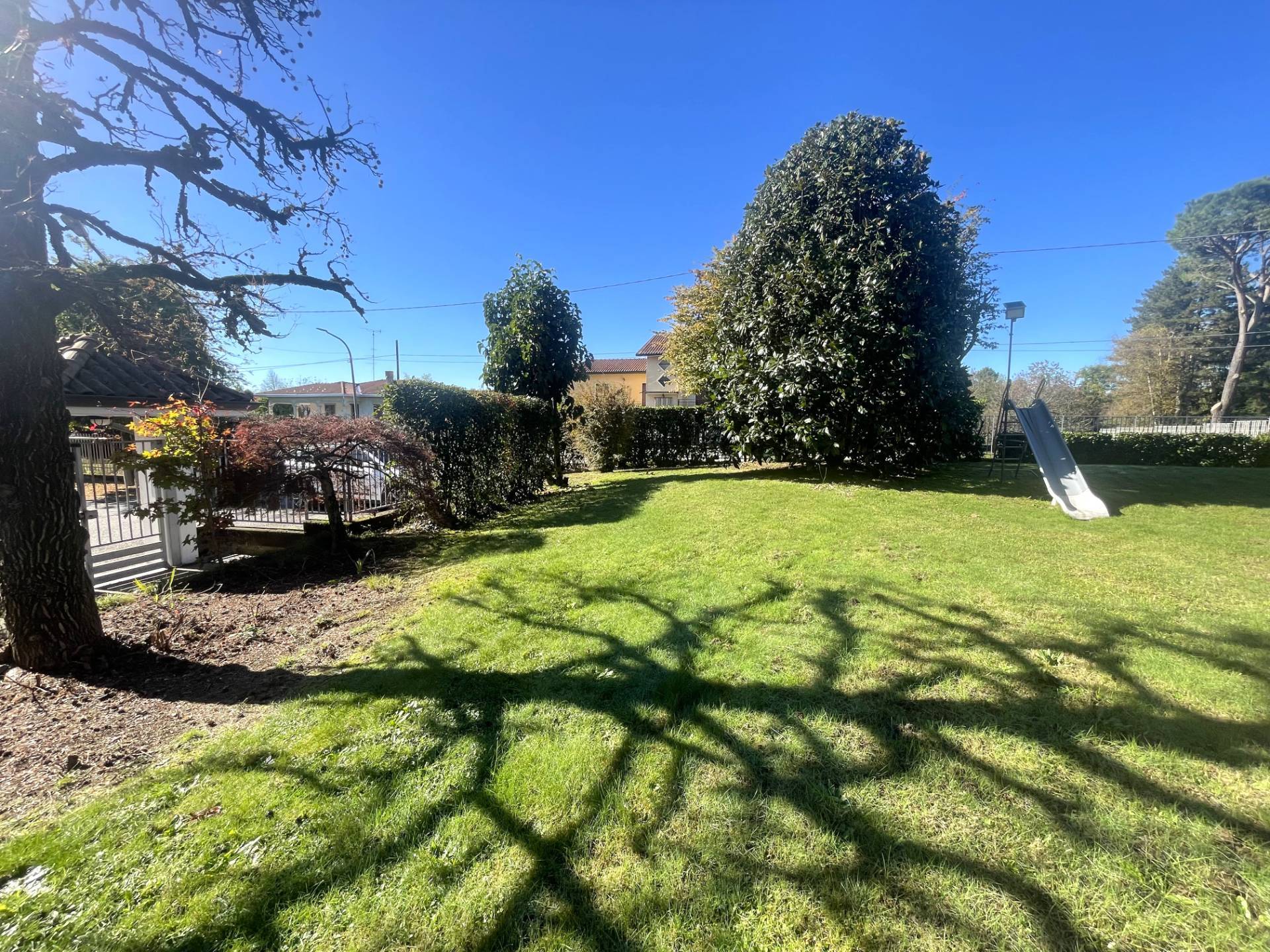 VILLA SINGOLA in vendita a Sumirago