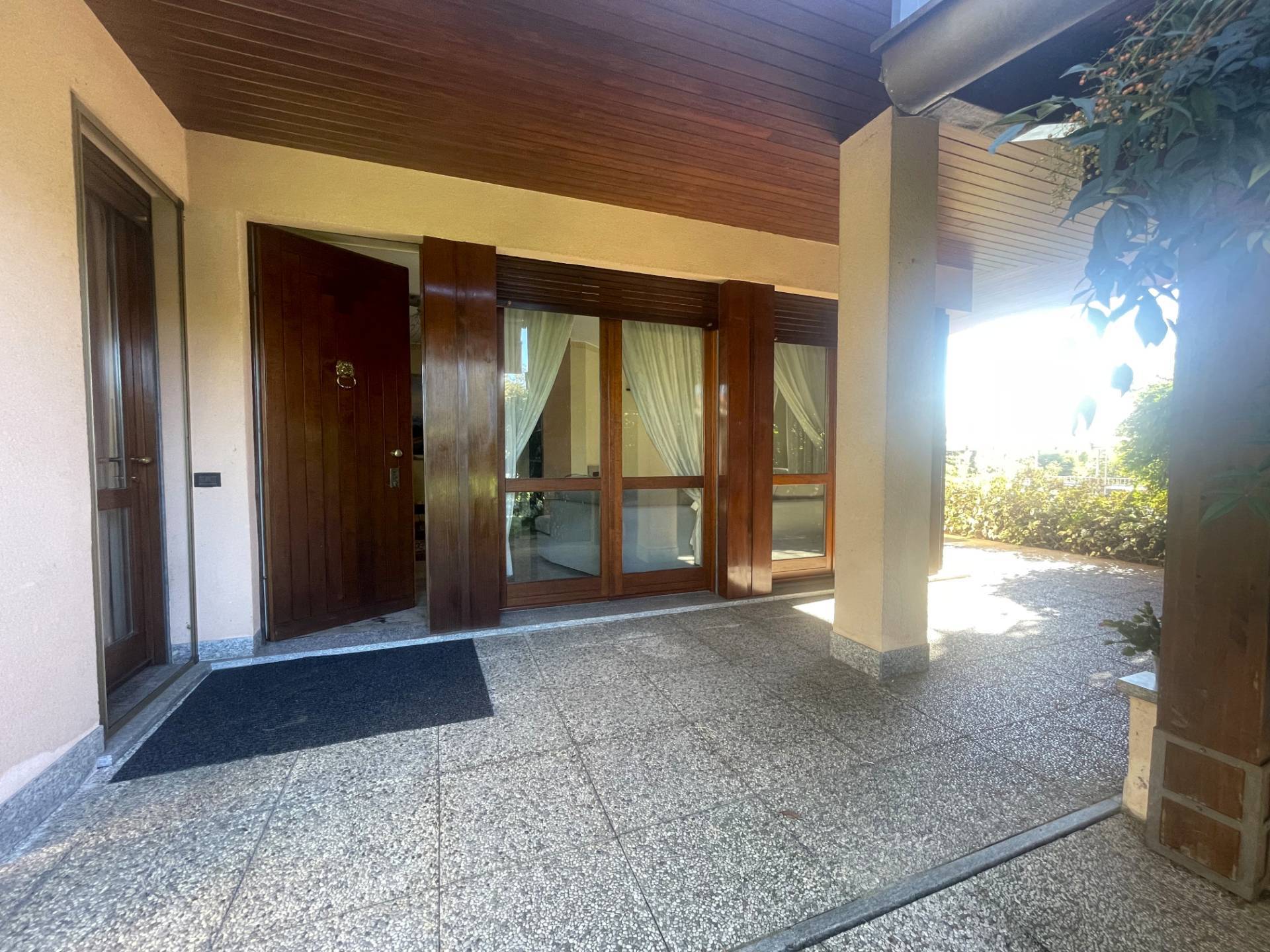 VILLA SINGOLA in vendita a Sumirago