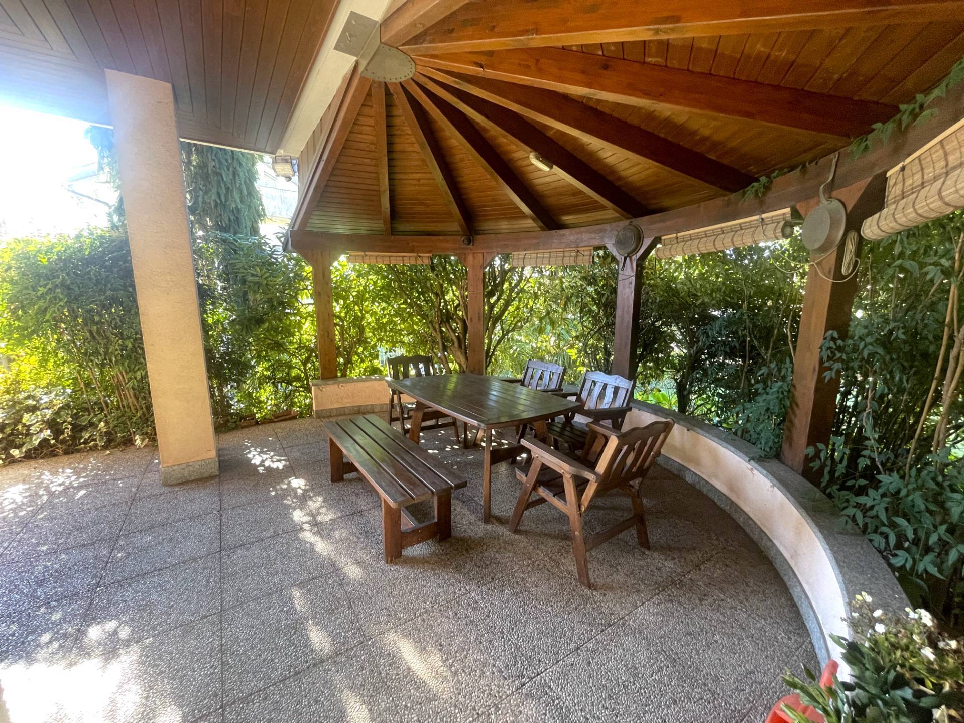 VILLA SINGOLA in vendita a Sumirago