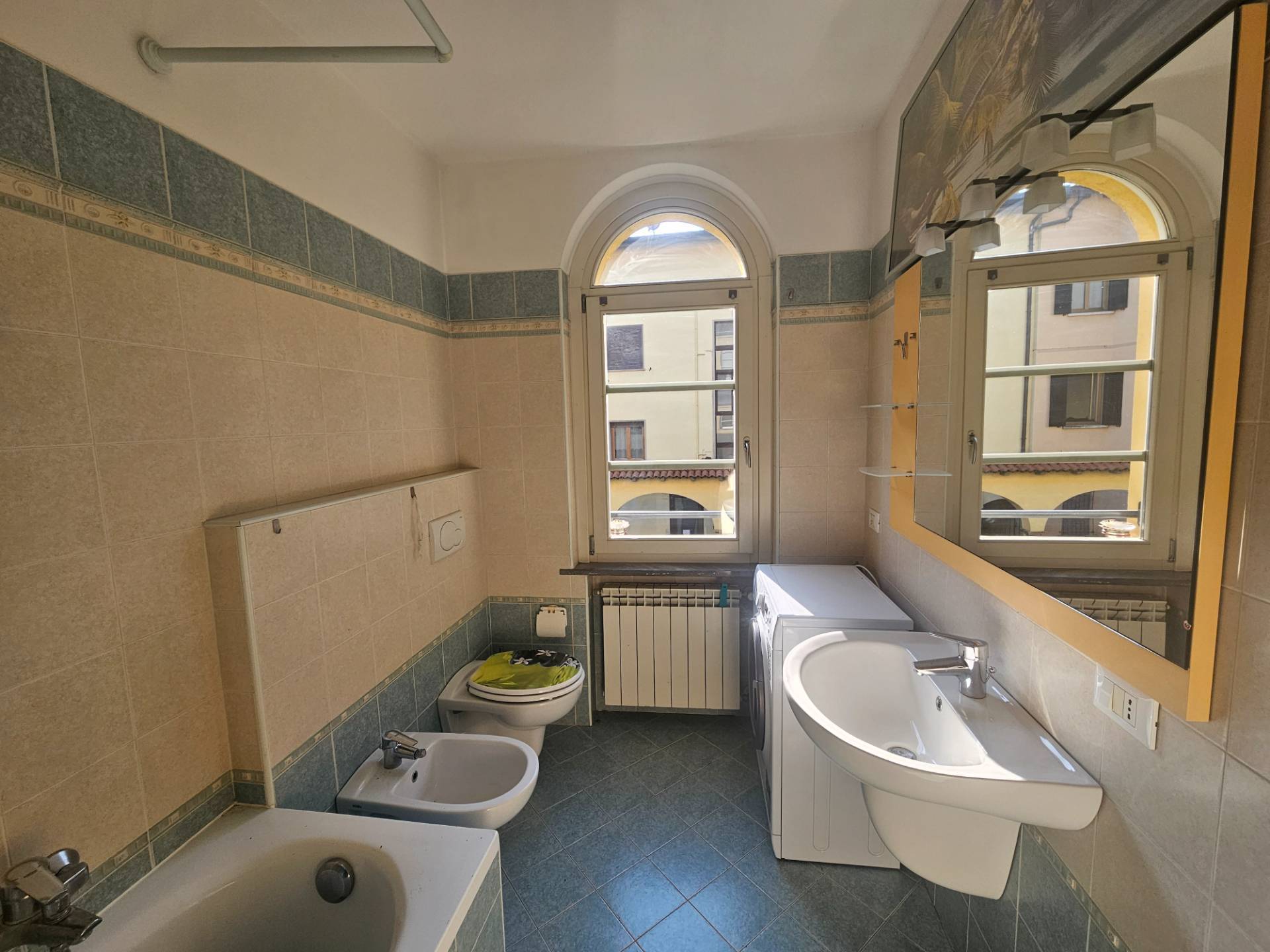 Appartamento in vendita a Malnate, Centro