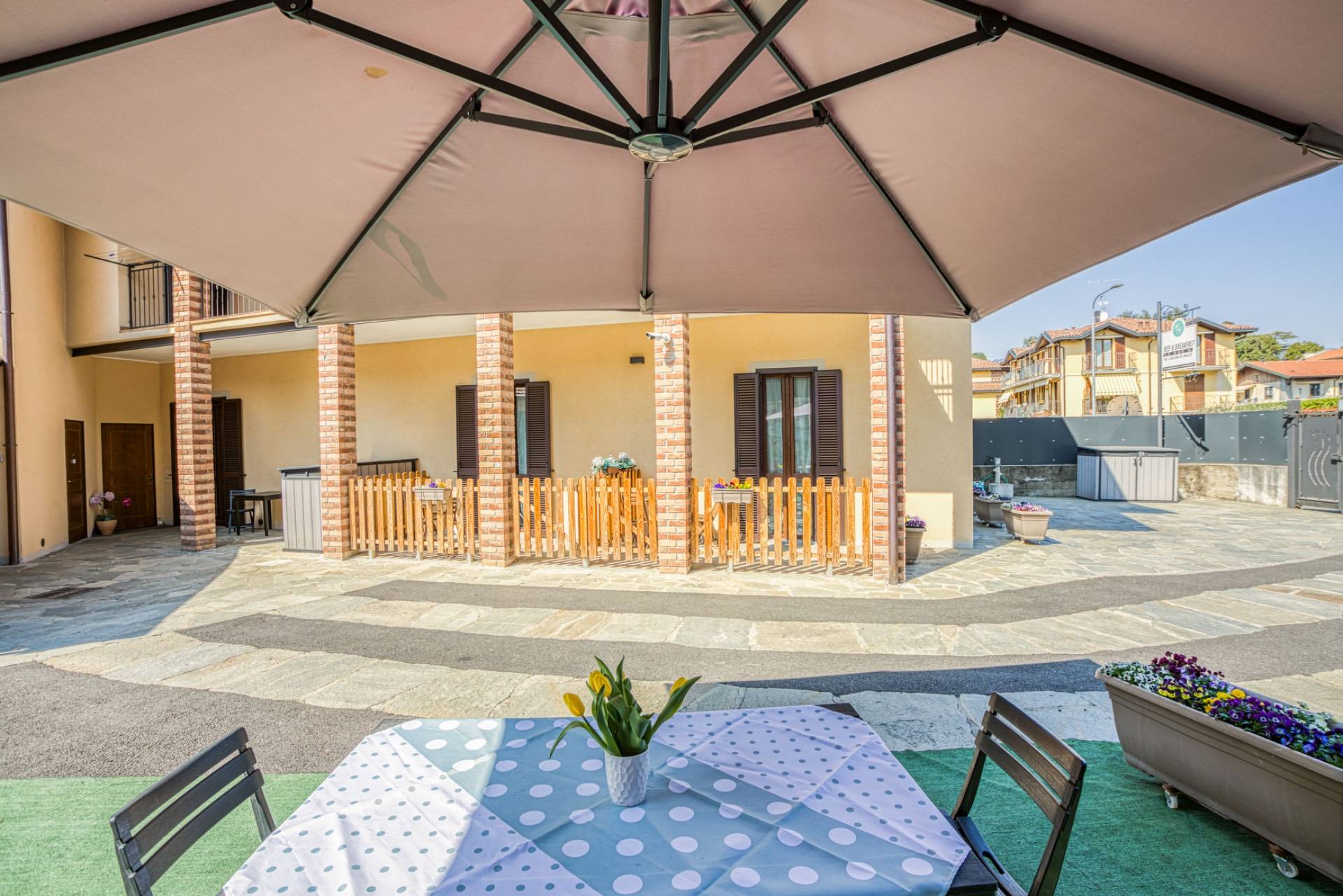 VILLA SINGOLA in vendita a Varese, Bobbiate