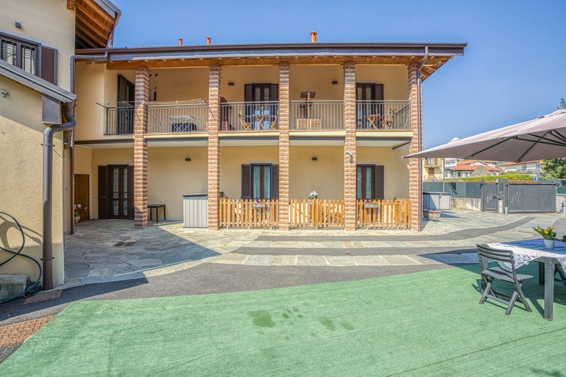 VILLA SINGOLA in vendita a Varese, Bobbiate