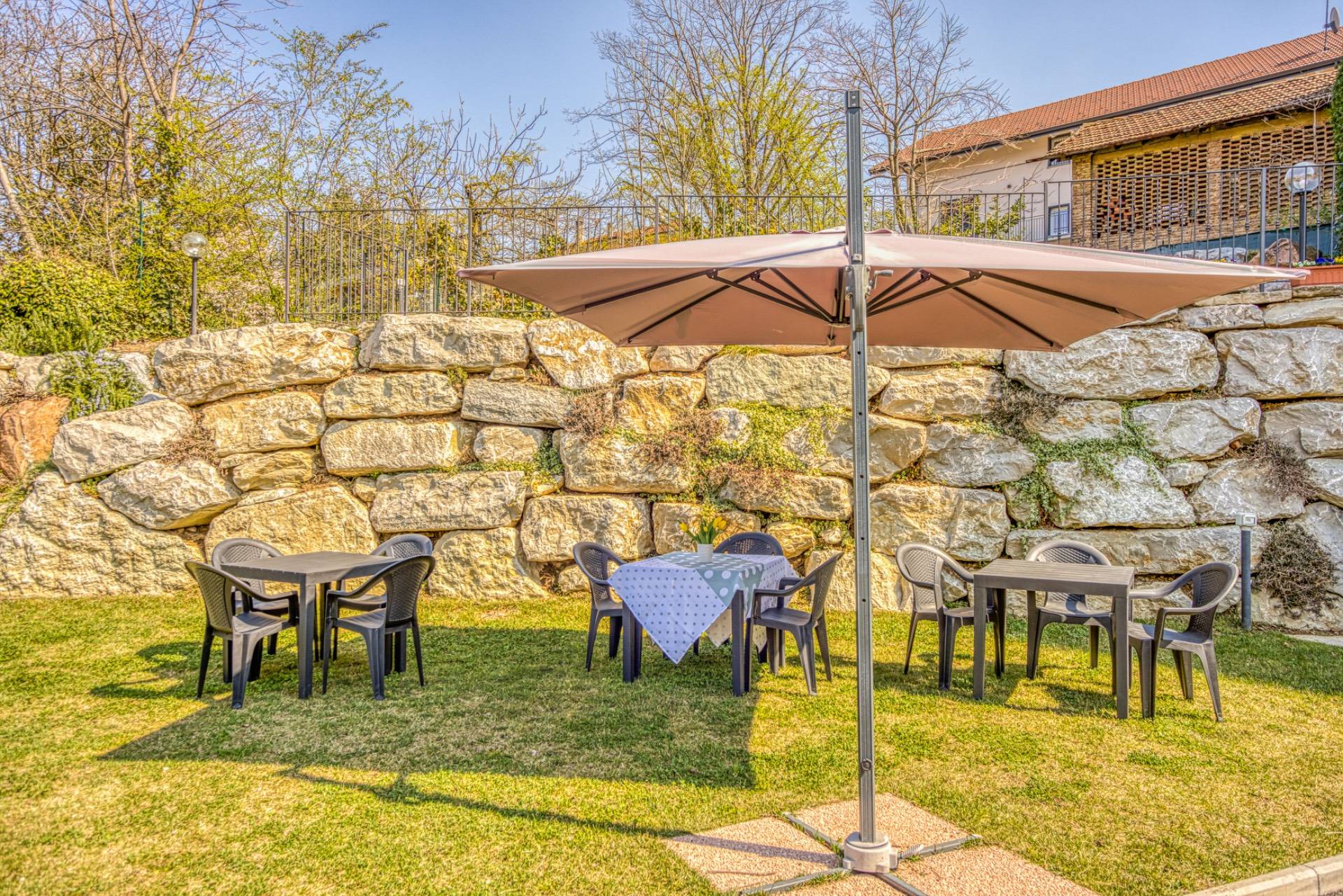 VILLA SINGOLA in vendita a Varese, Bobbiate