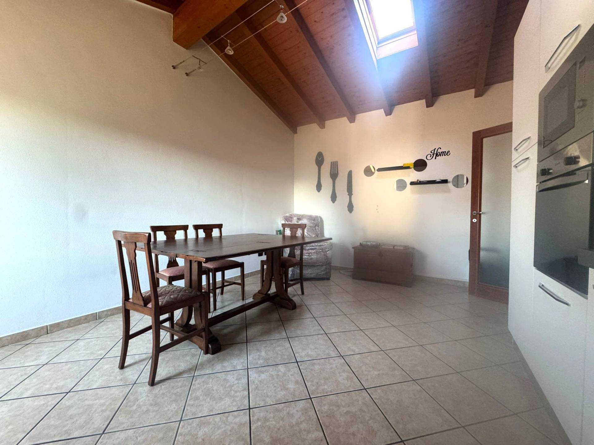 Appartamento in vendita a Malnate, Centro