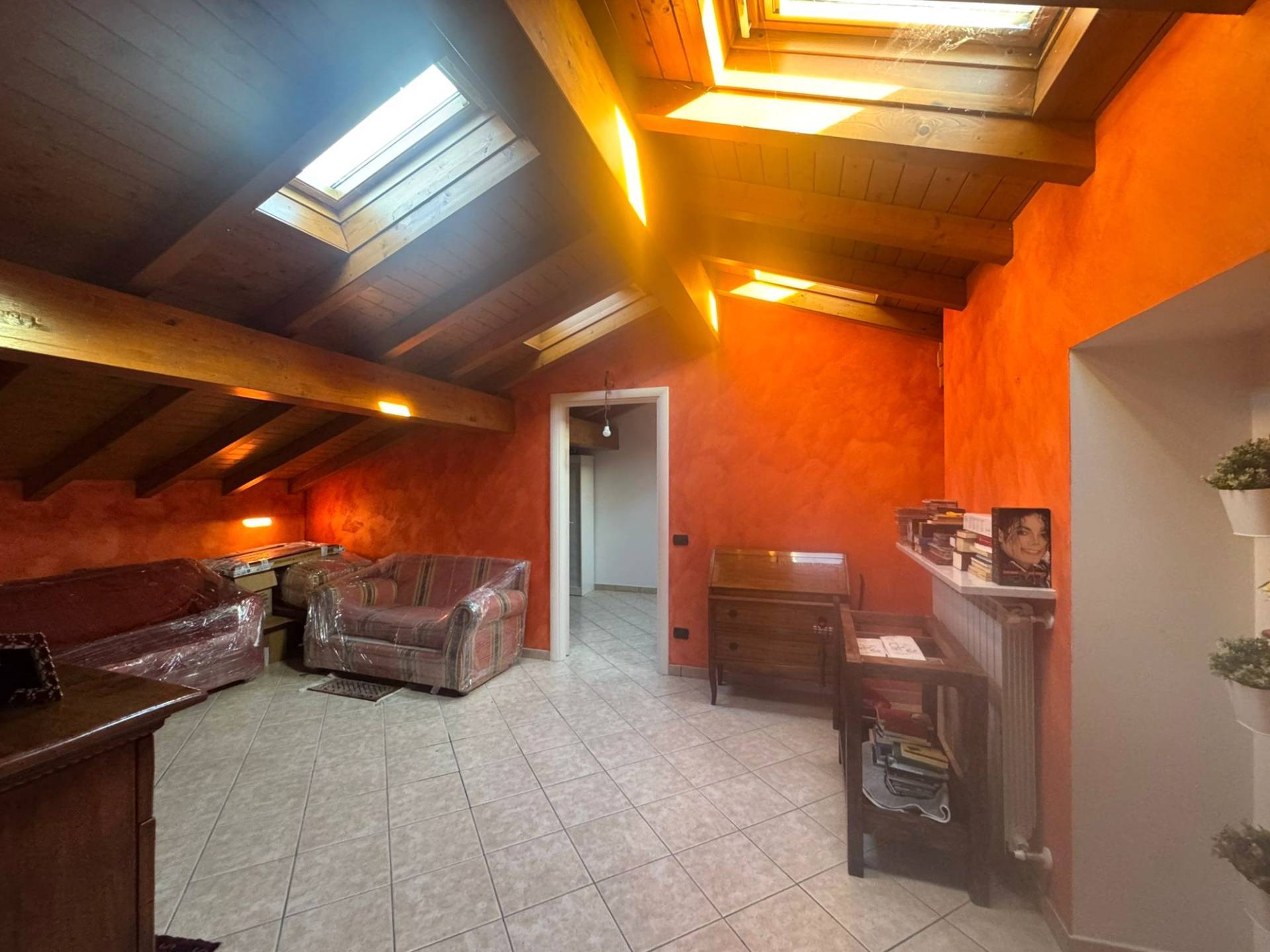 Appartamento in vendita a Malnate, Centro