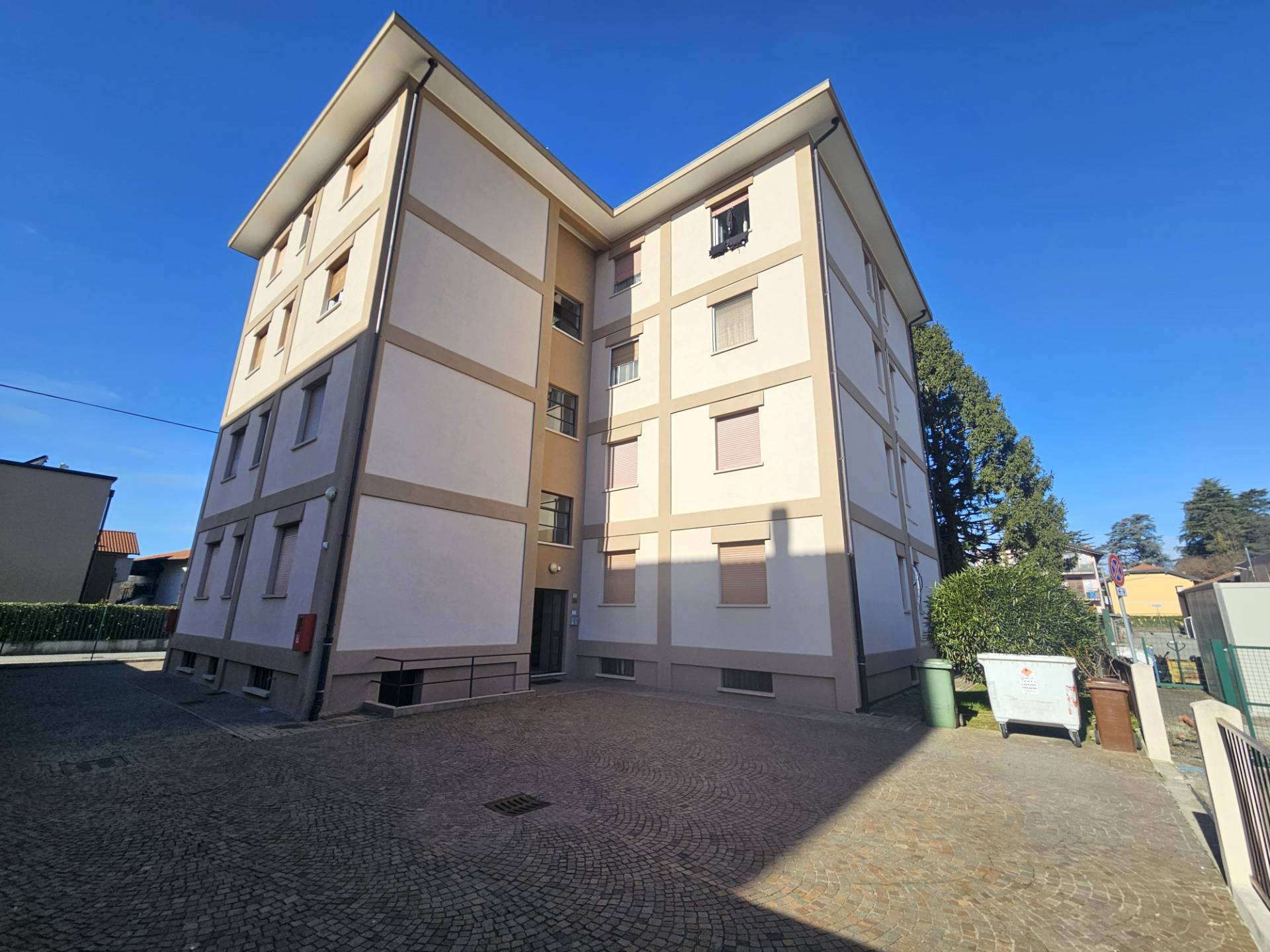 Appartamento in vendita a Malnate, Centro