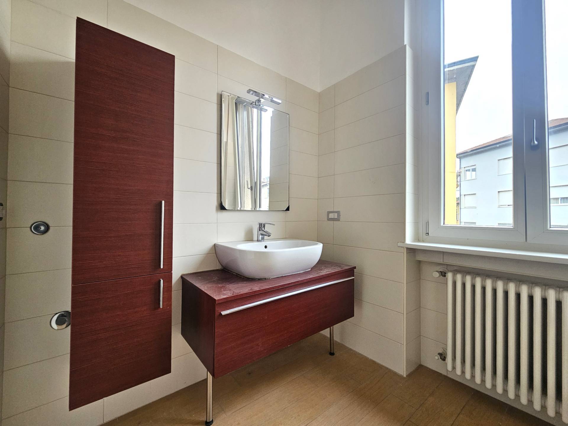 Appartamento in affitto a Malnate, Centro