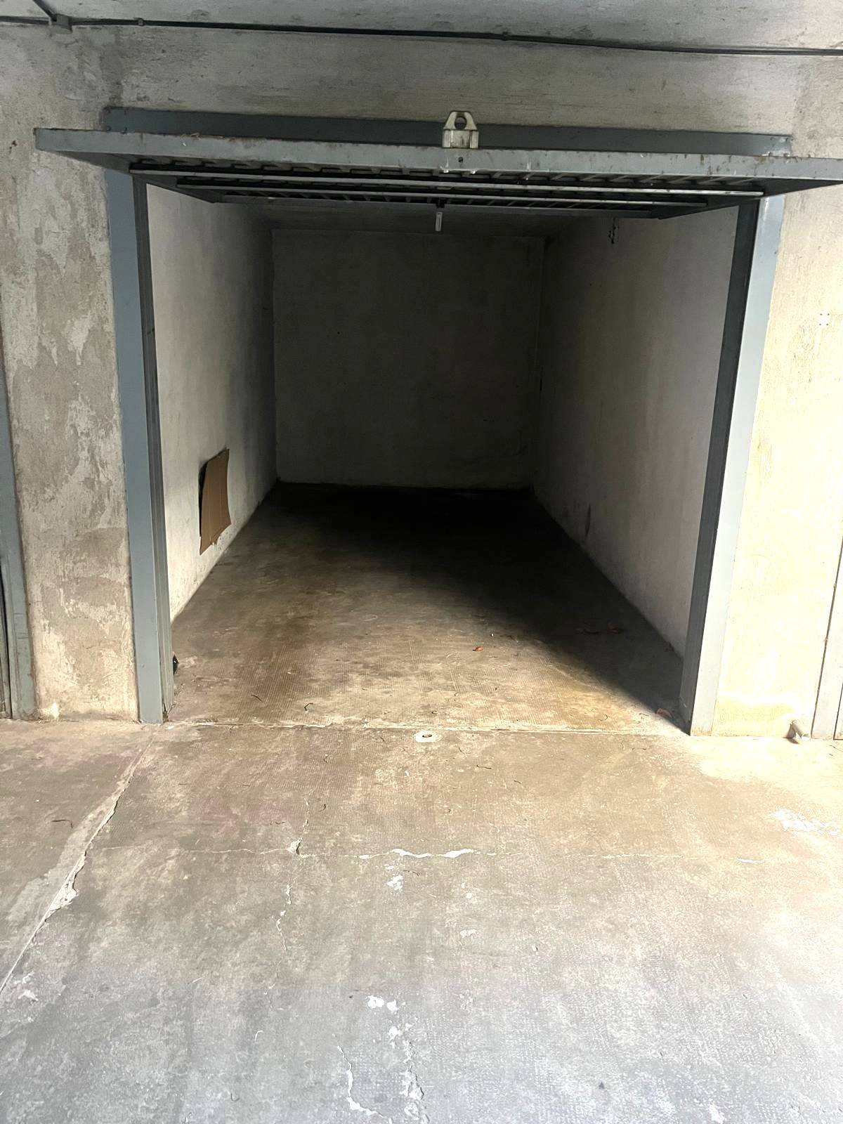 Box o garage in vendita a Malnate, Gurone