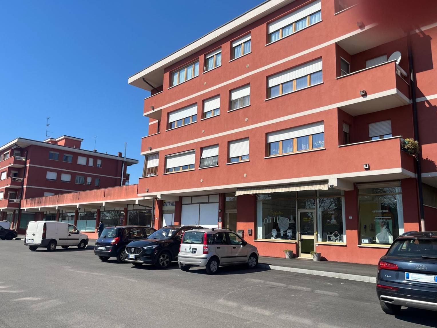 Box o garage in vendita a Malnate, Gurone