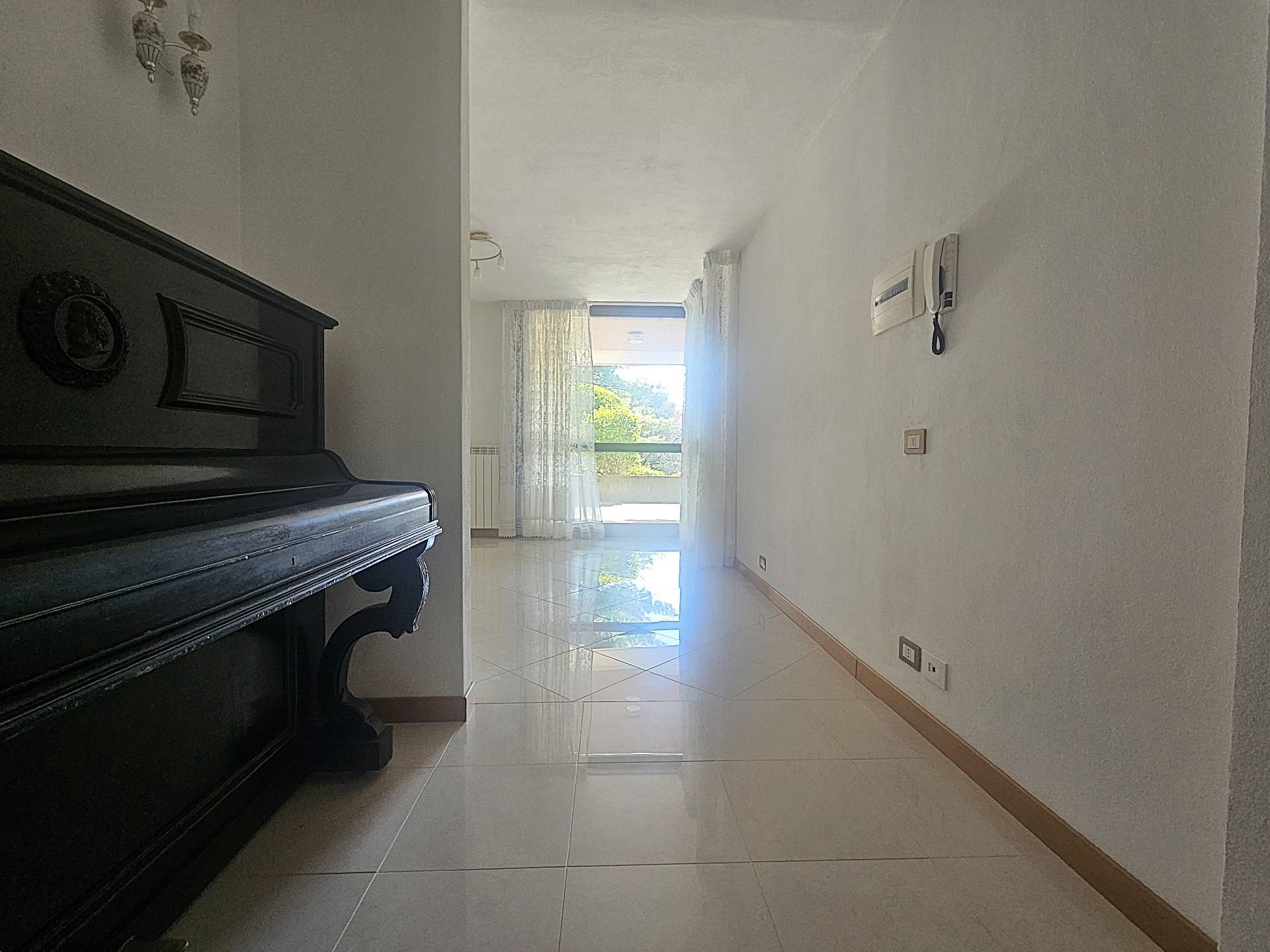 Appartamento in vendita a Malnate, Centro