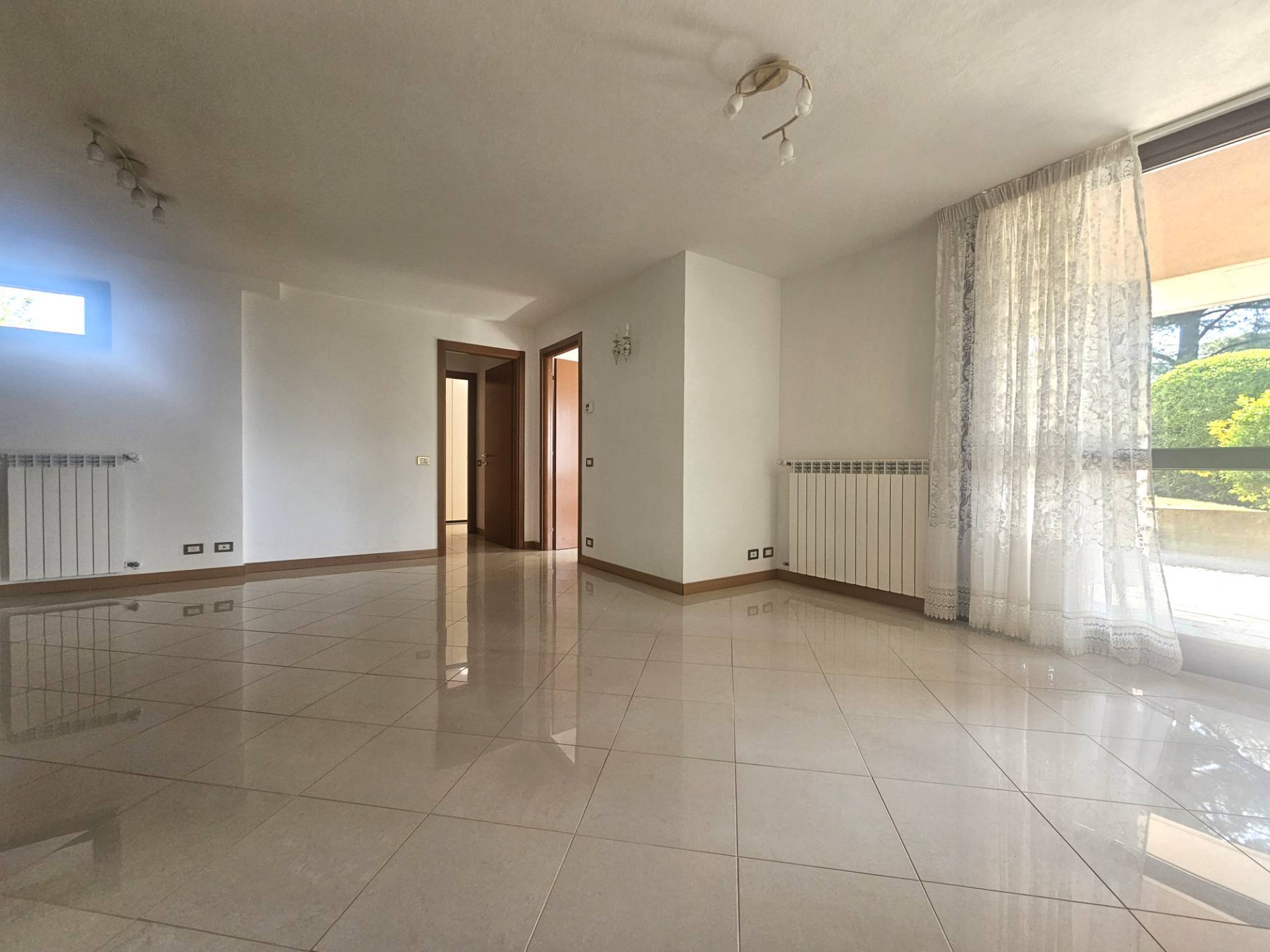 Appartamento in vendita a Malnate, Centro