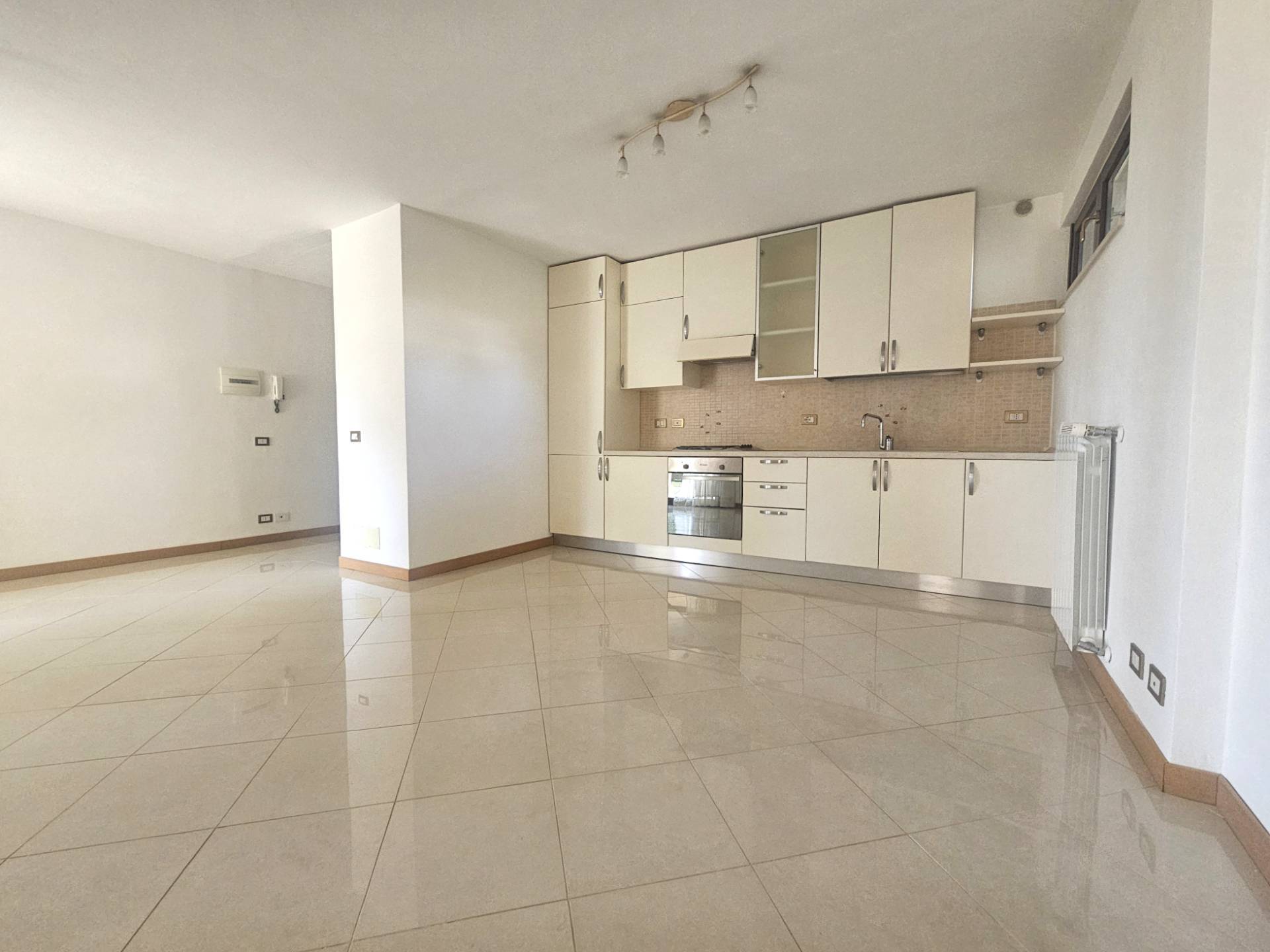 Appartamento in vendita a Malnate, Centro